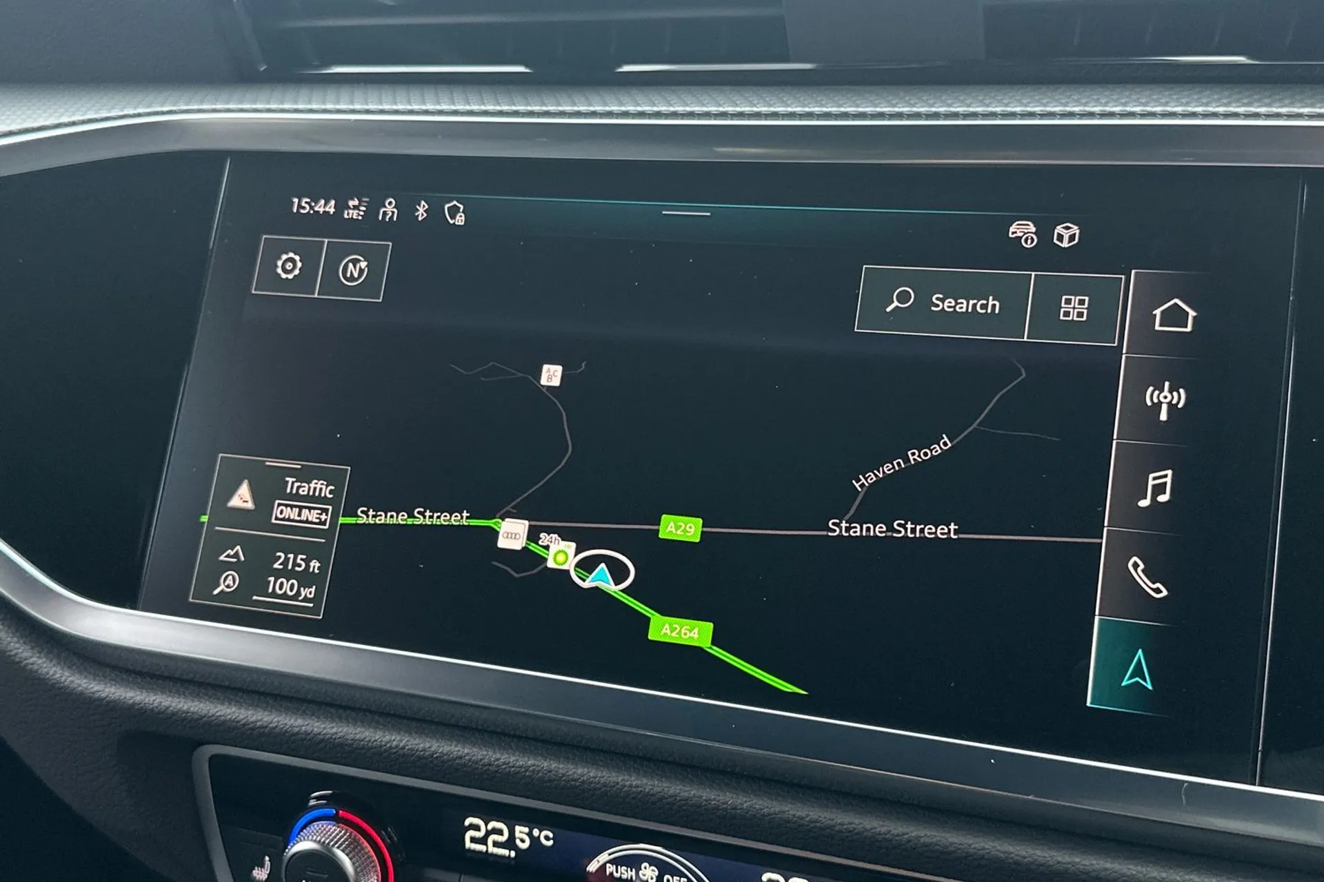 Audi Q3 thumbnail image number 10