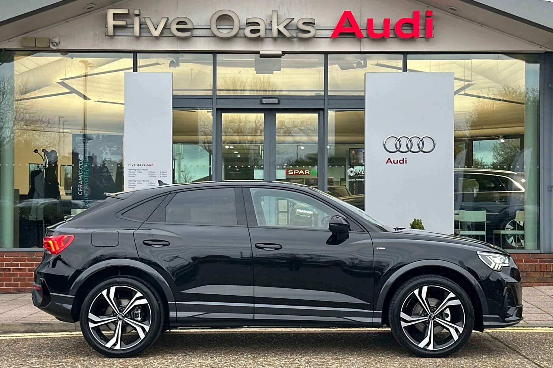 Audi Q3 thumbnail image number 2
