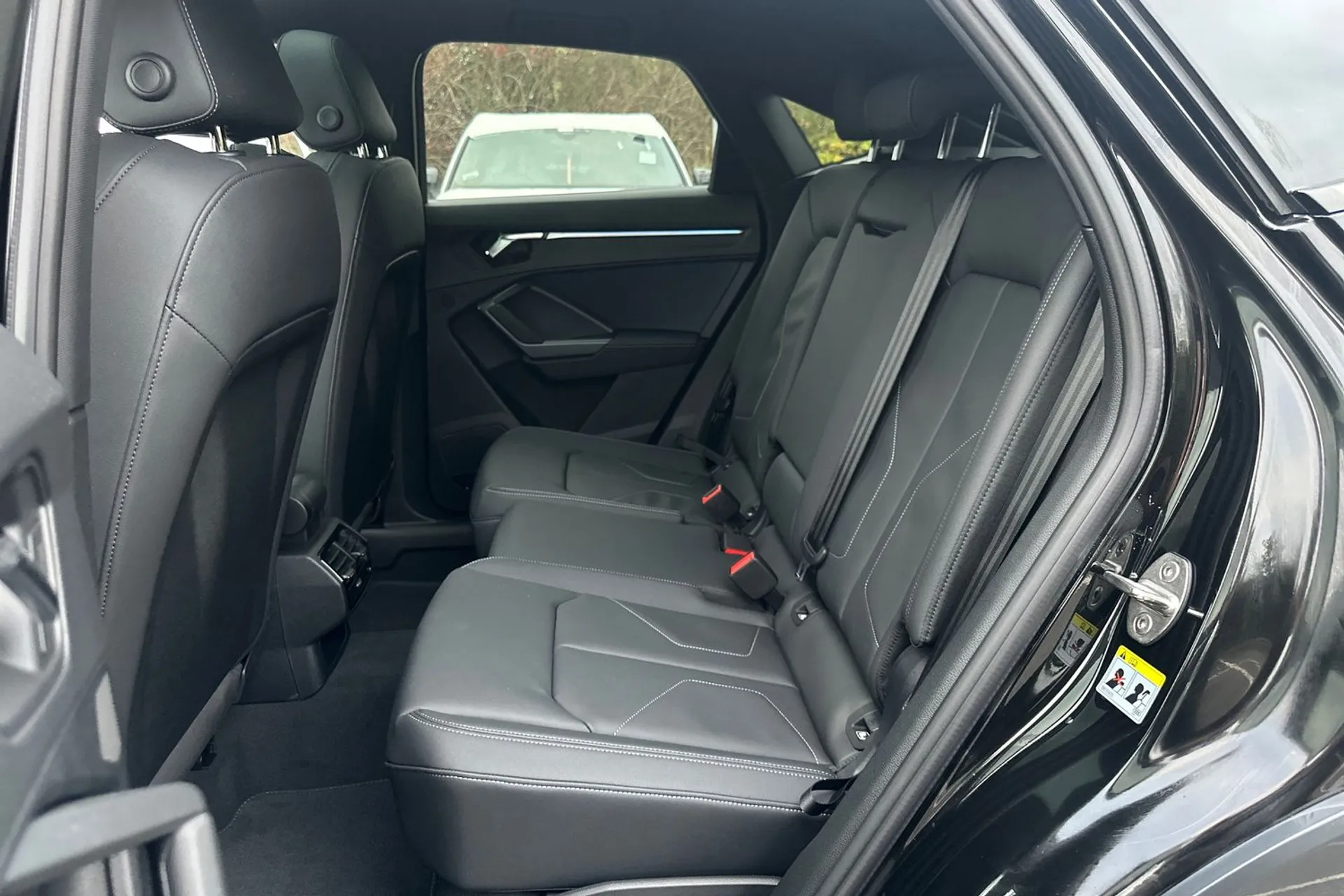 Audi Q3 thumbnail image number 33