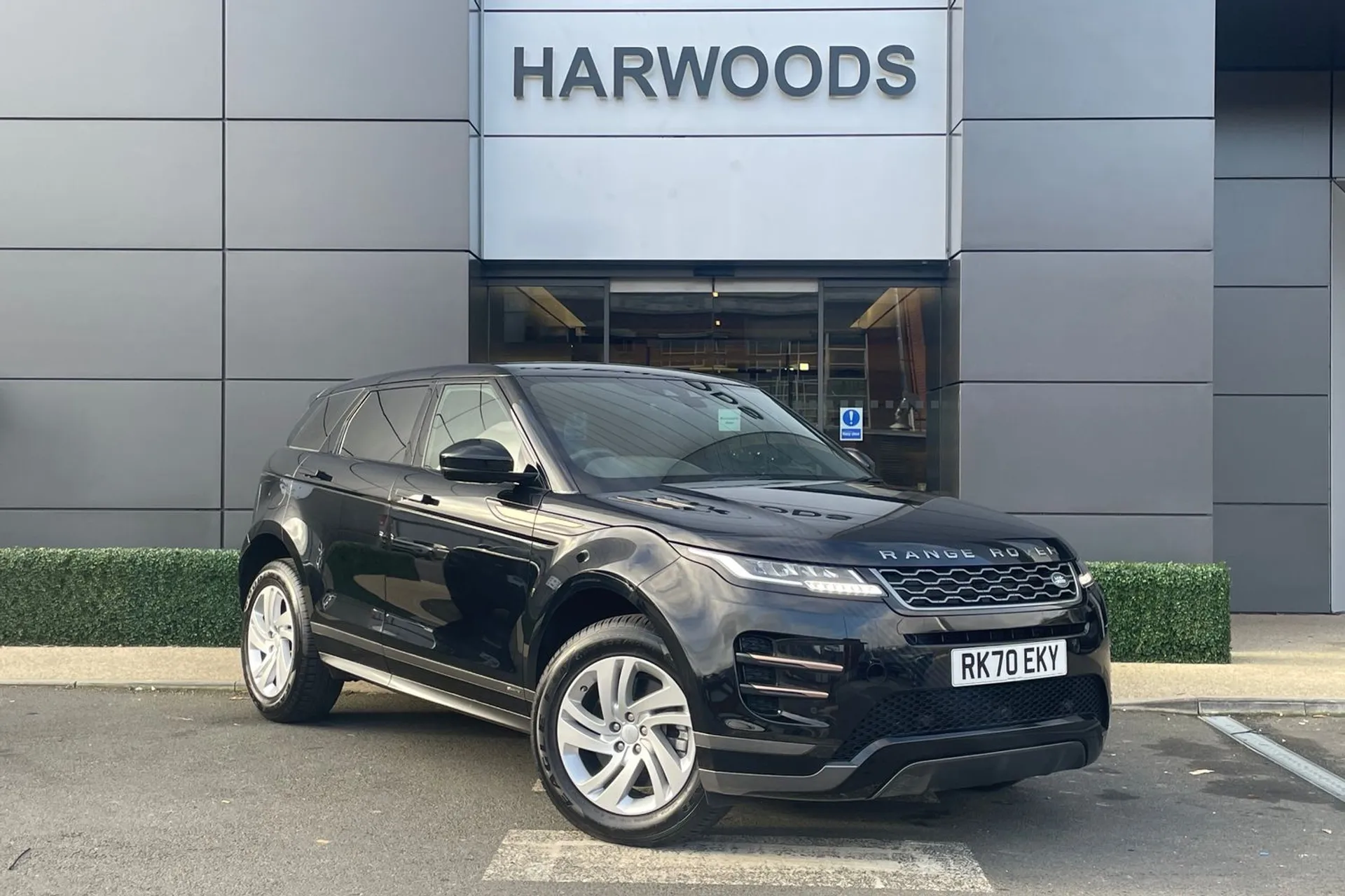 LAND ROVER RANGE ROVER EVOQUE focused image