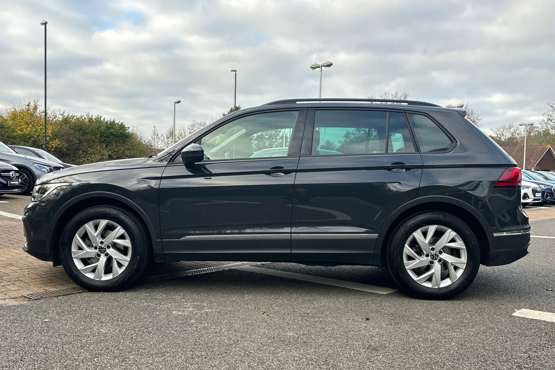 VOLKSWAGEN TIGUAN thumbnail image number 9