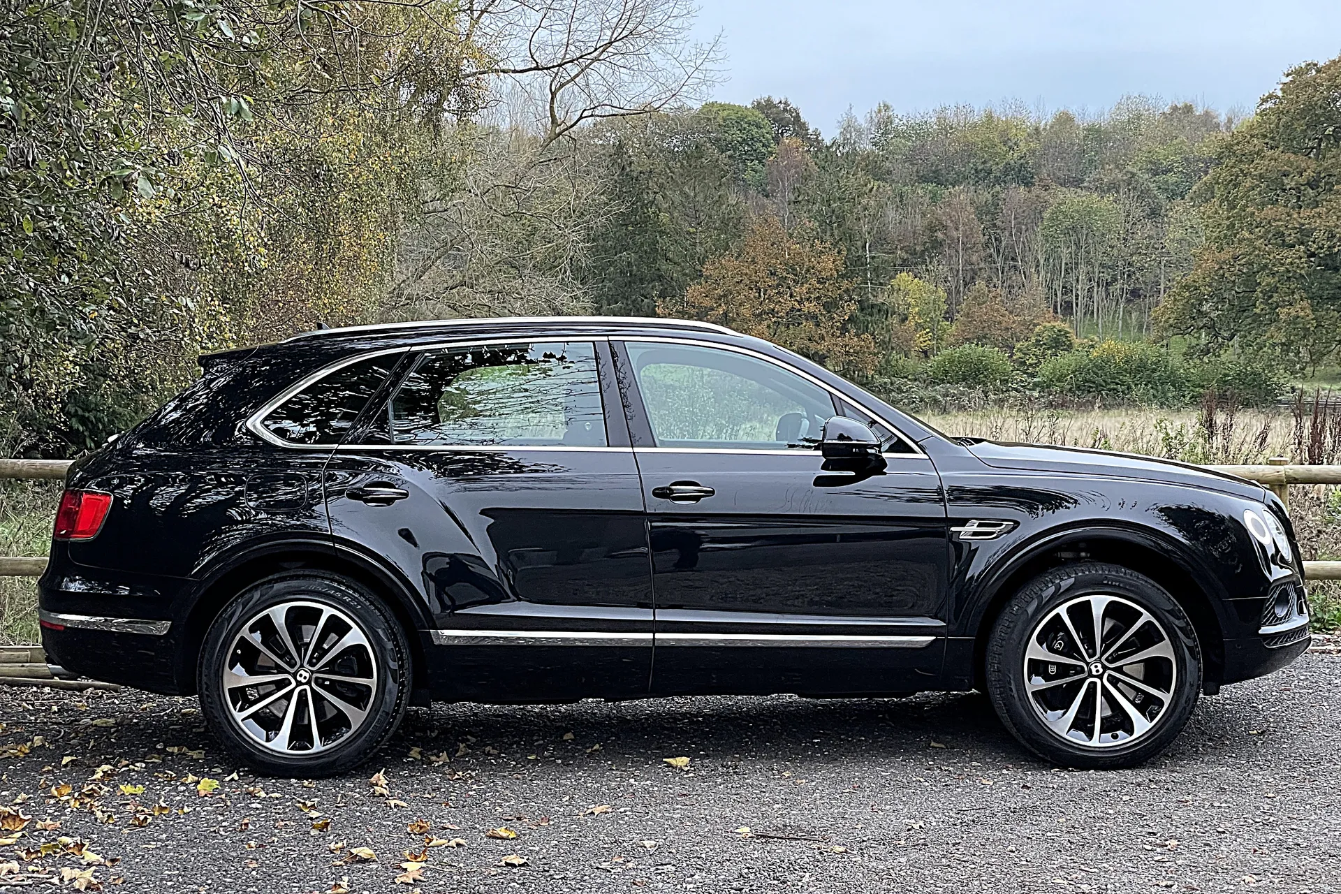 Bentley BENTAYGA thumbnail image number 2