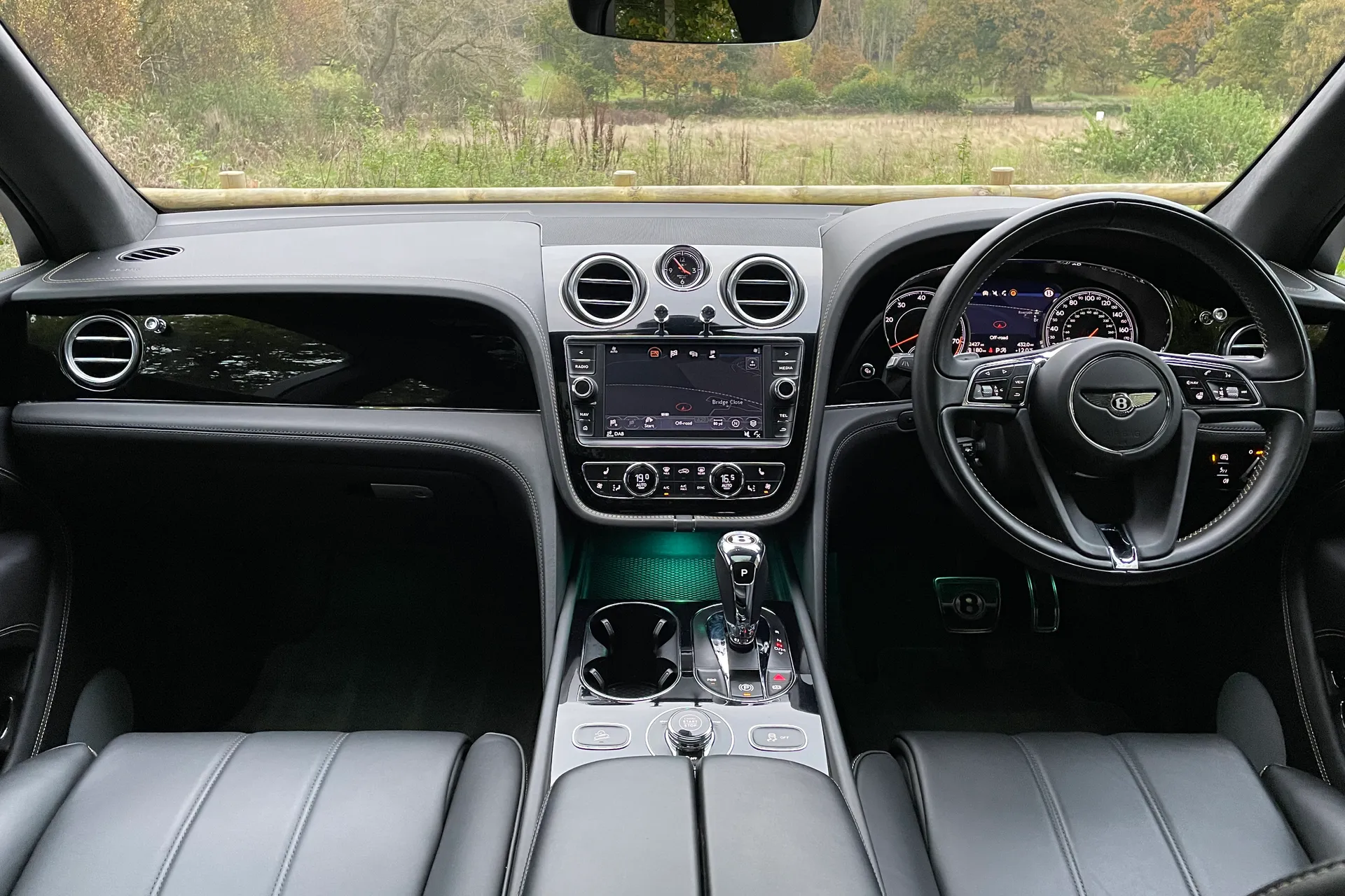 Bentley BENTAYGA thumbnail image number 29