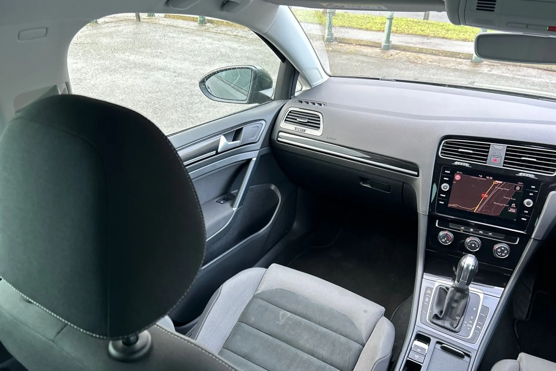 VOLKSWAGEN GOLF thumbnail image number 36