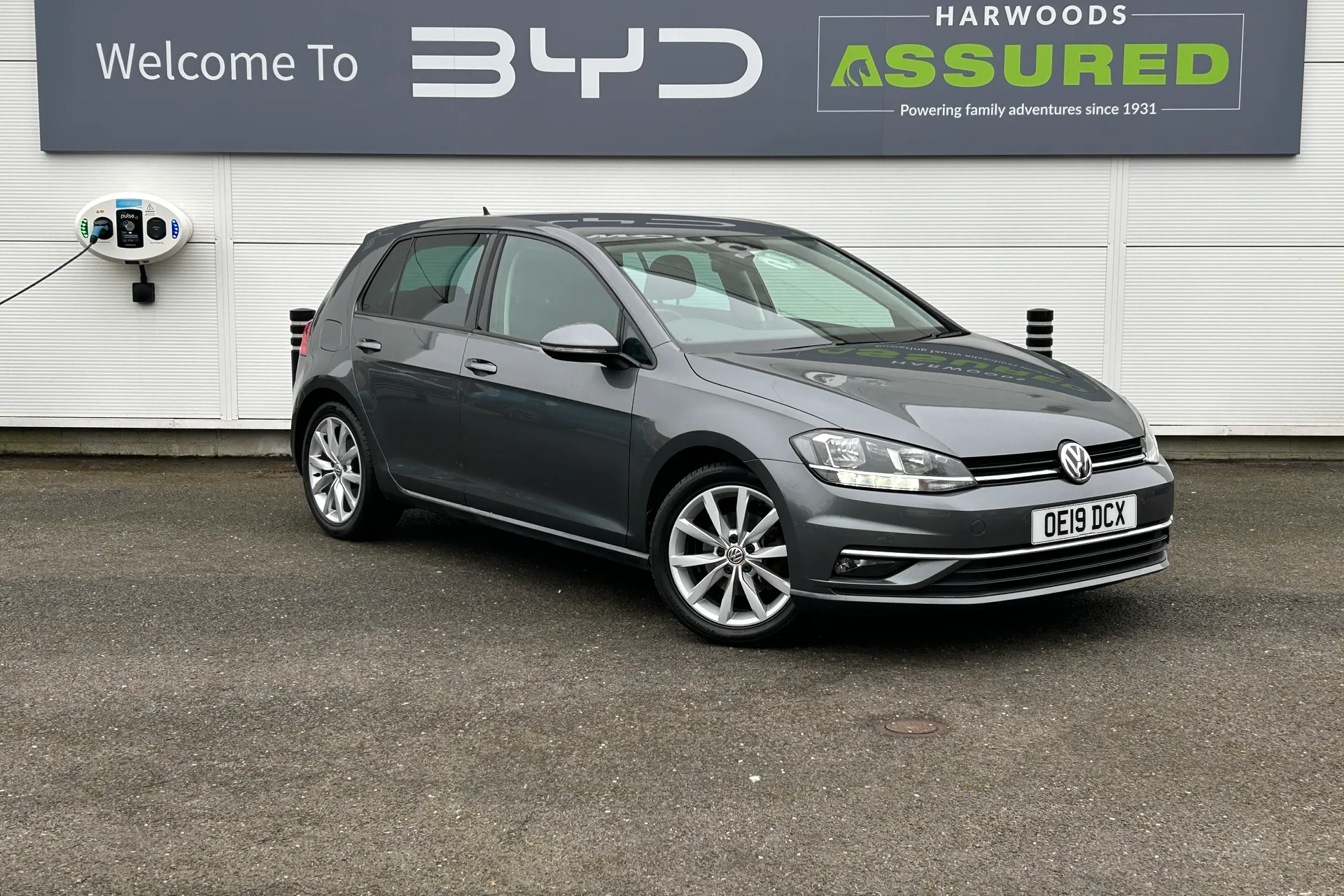 VOLKSWAGEN GOLF focused image