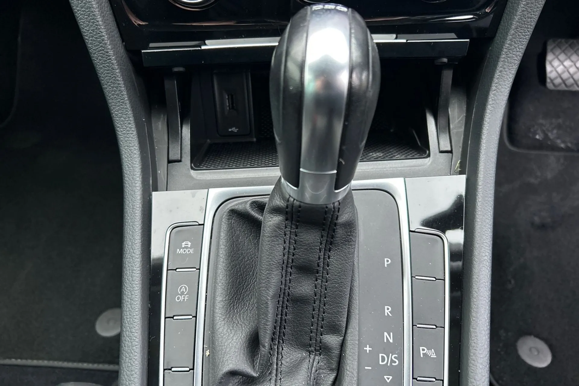 VOLKSWAGEN GOLF thumbnail image number 47