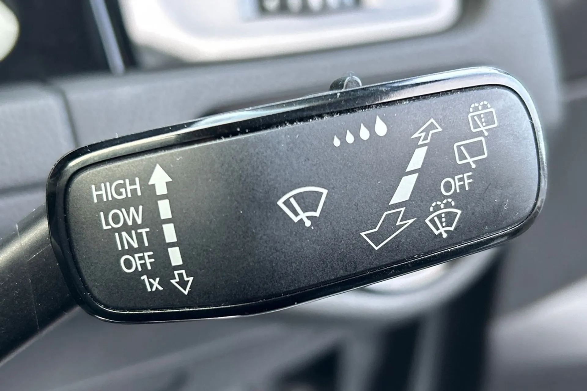 VOLKSWAGEN GOLF thumbnail image number 58