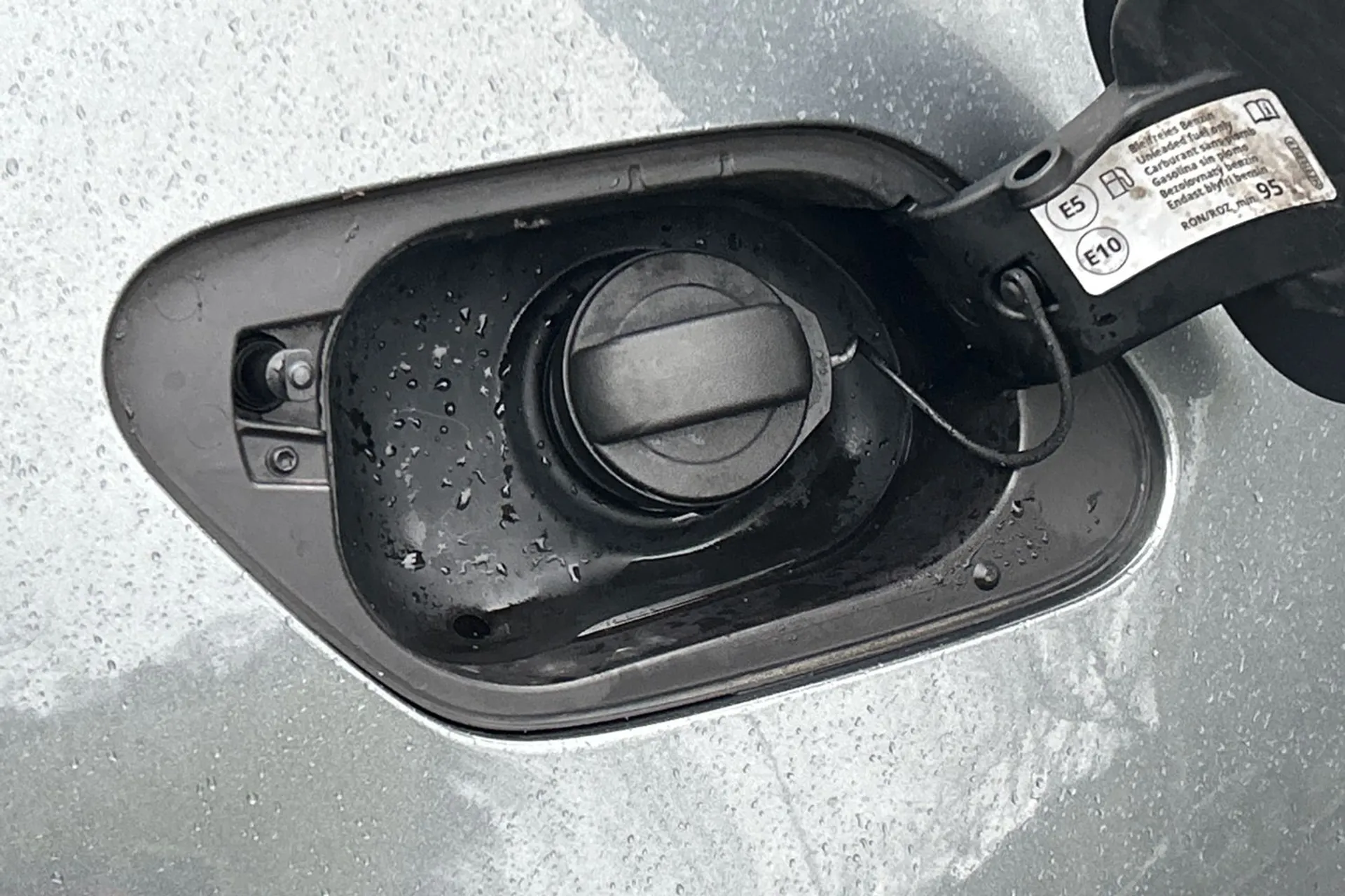 VOLKSWAGEN GOLF thumbnail image number 41