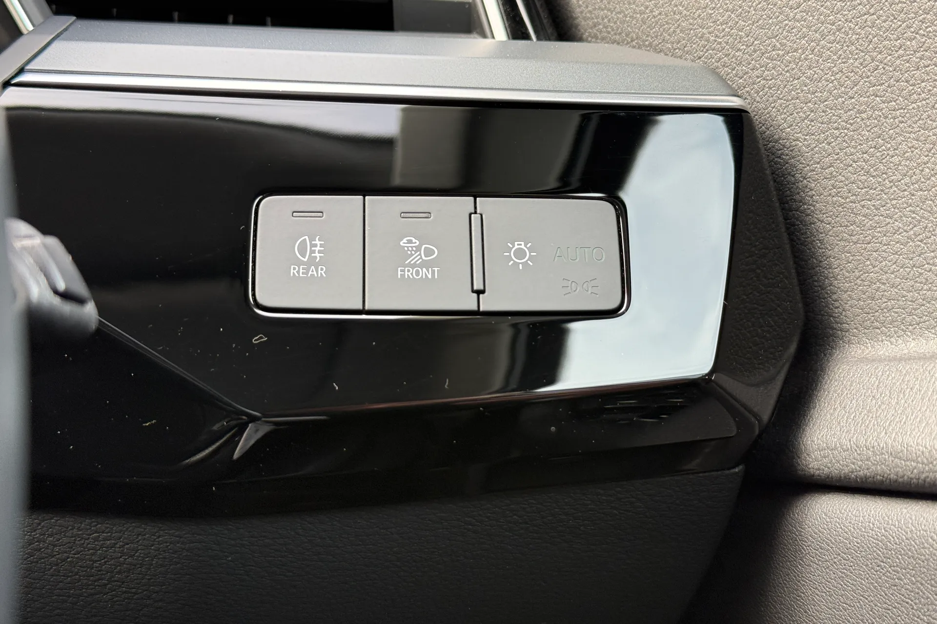 Audi e-tron thumbnail image number 15