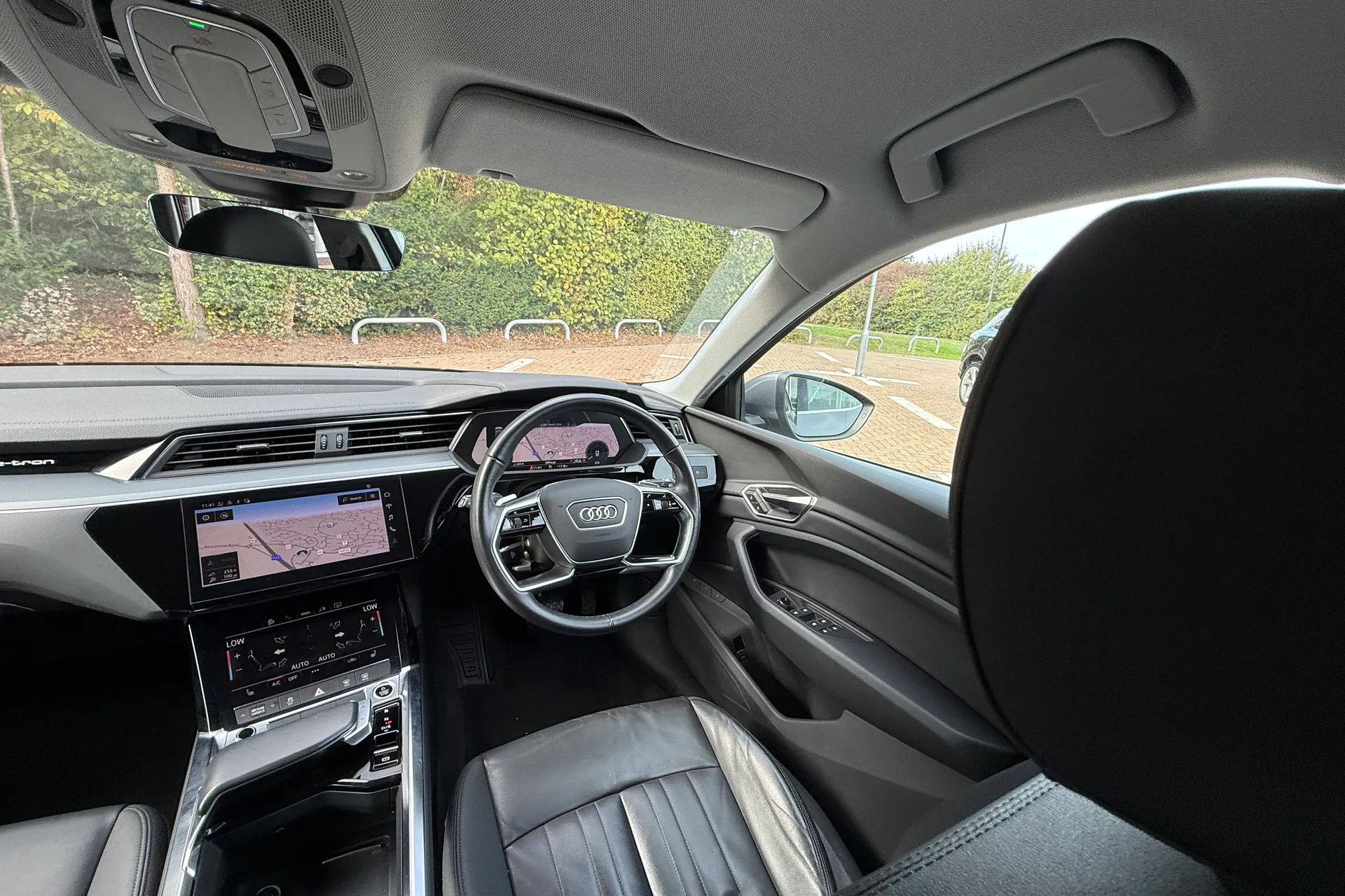 Audi e-tron thumbnail image number 33