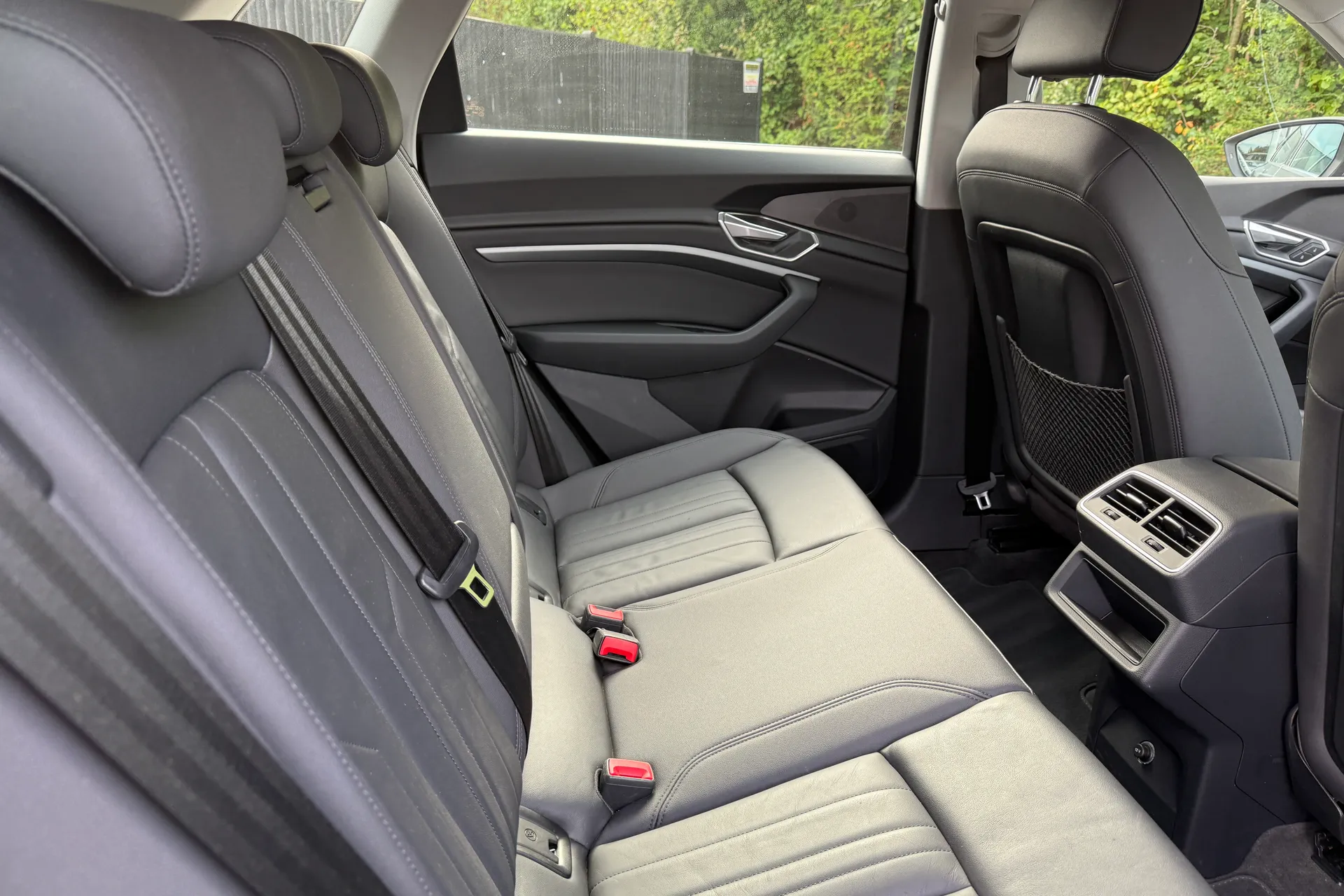 Audi e-tron thumbnail image number 29