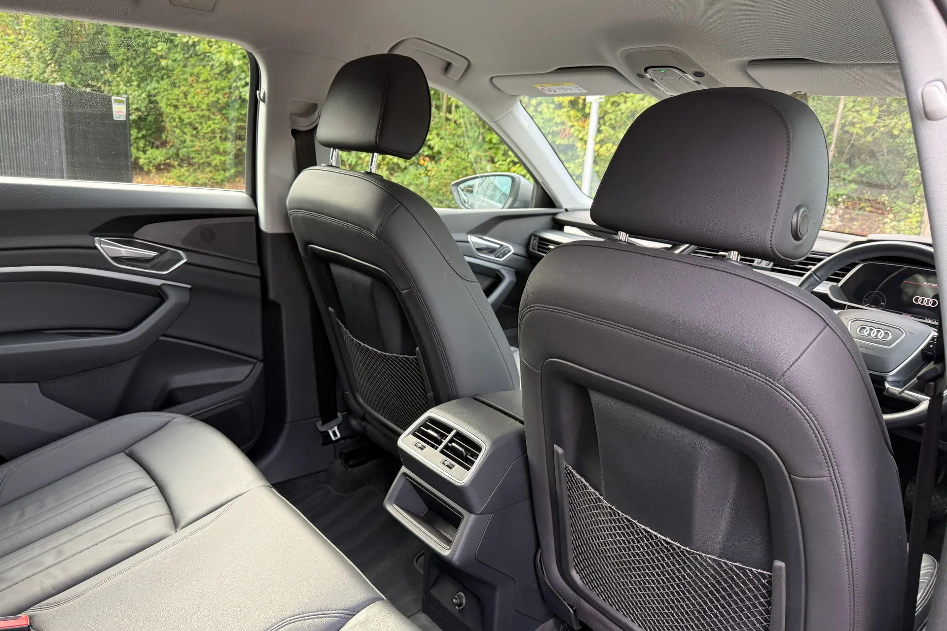 Audi e-tron thumbnail image number 30
