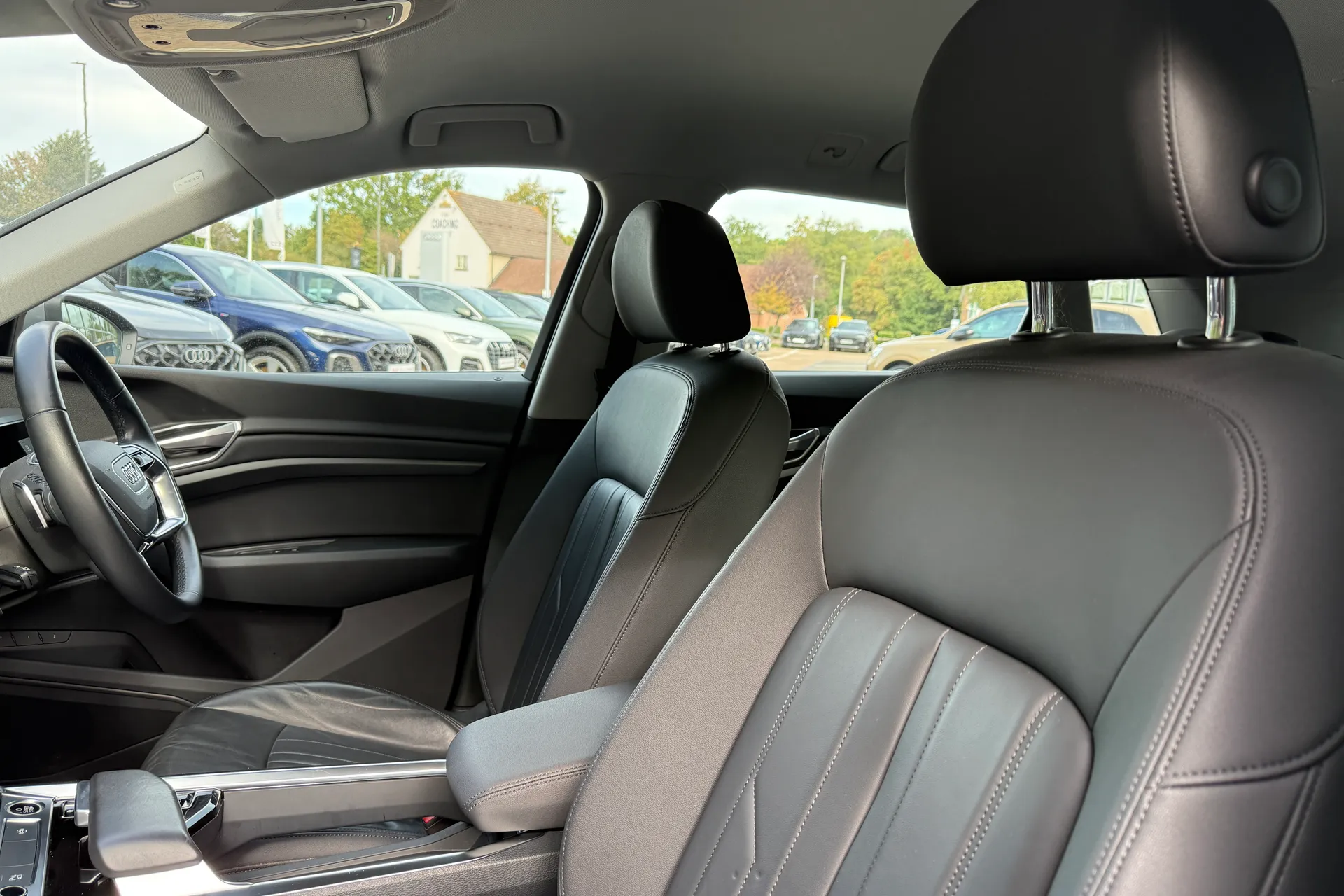 Audi e-tron thumbnail image number 47