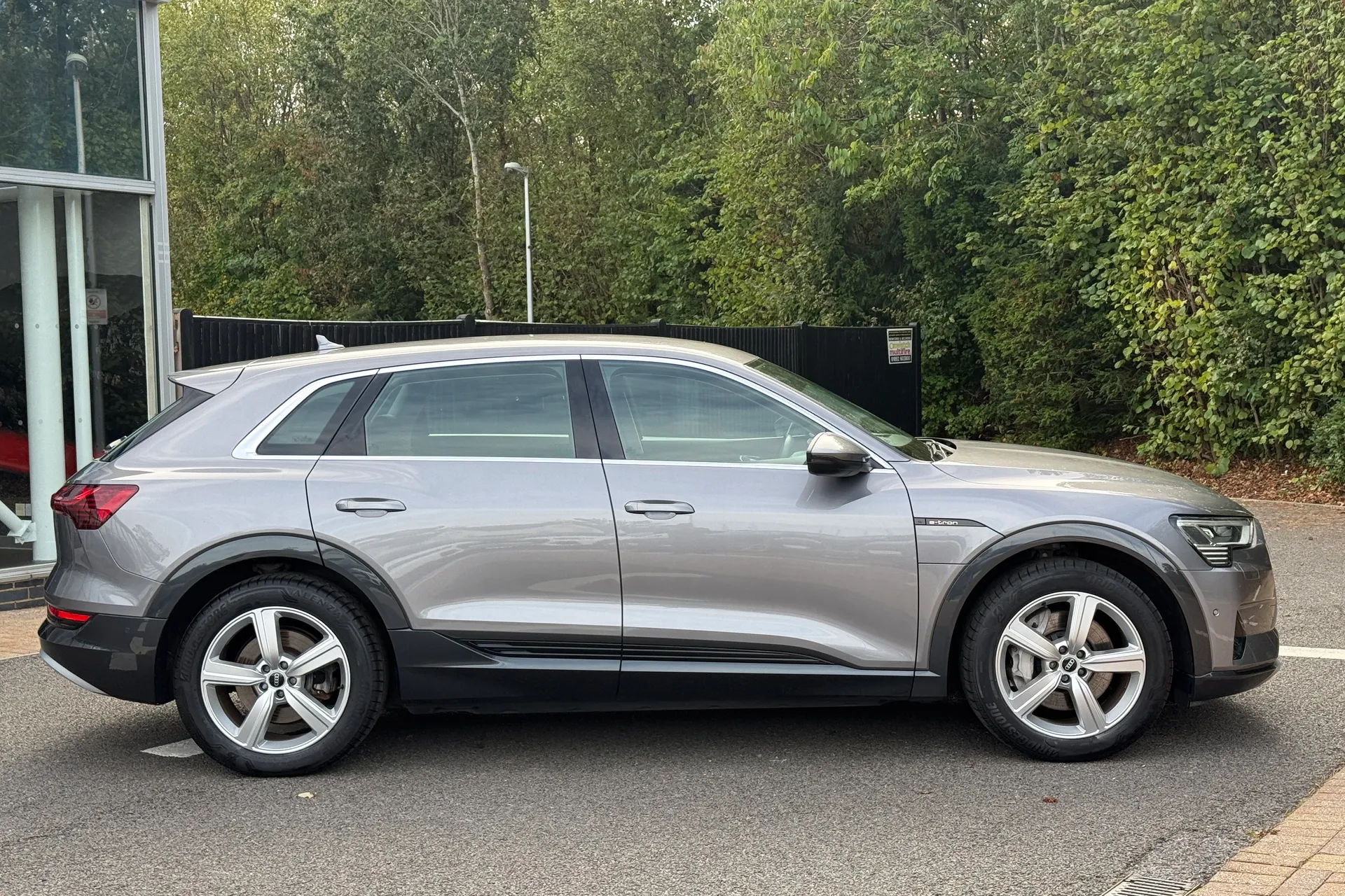 Audi e-tron thumbnail image number 26