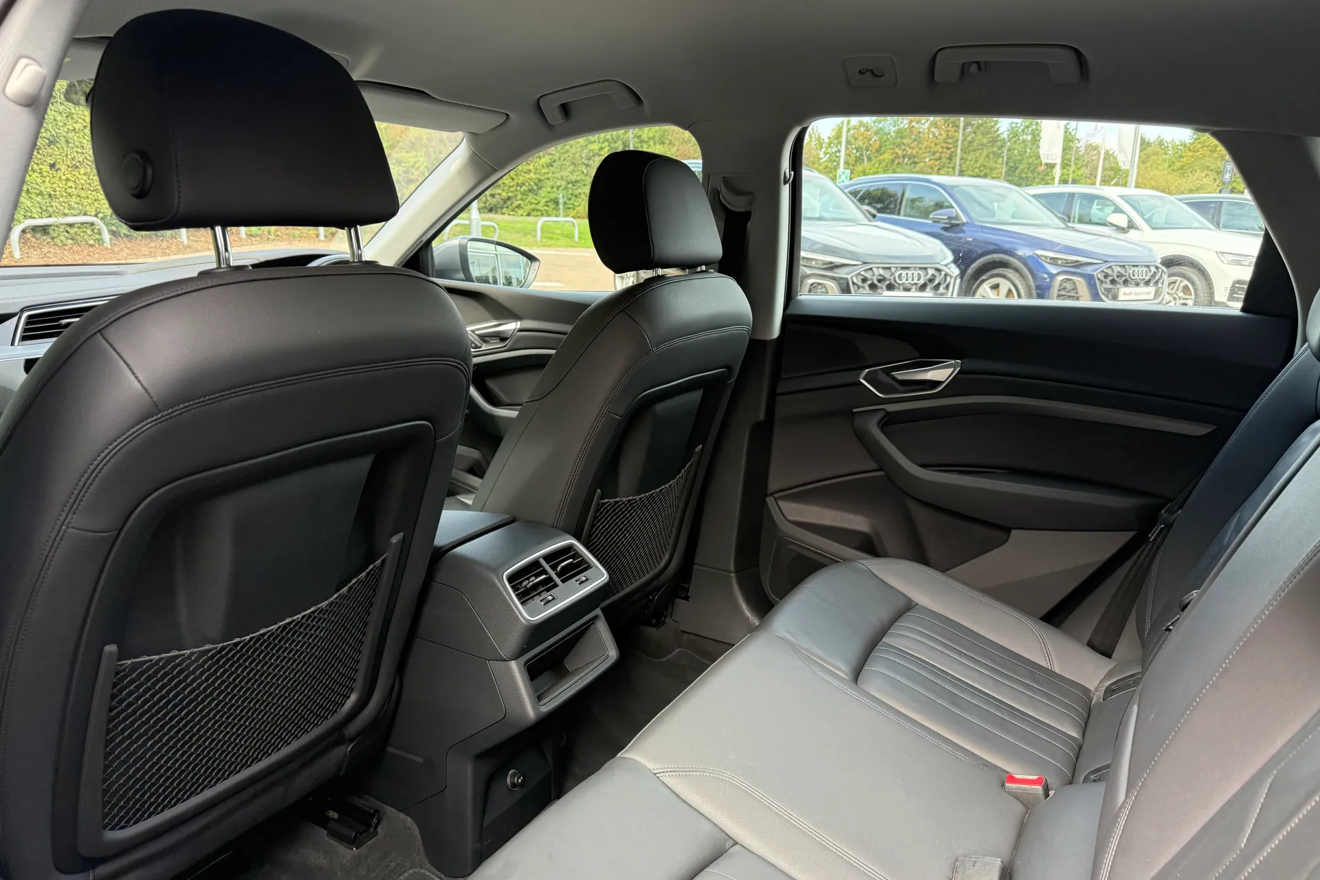 Audi e-tron thumbnail image number 43