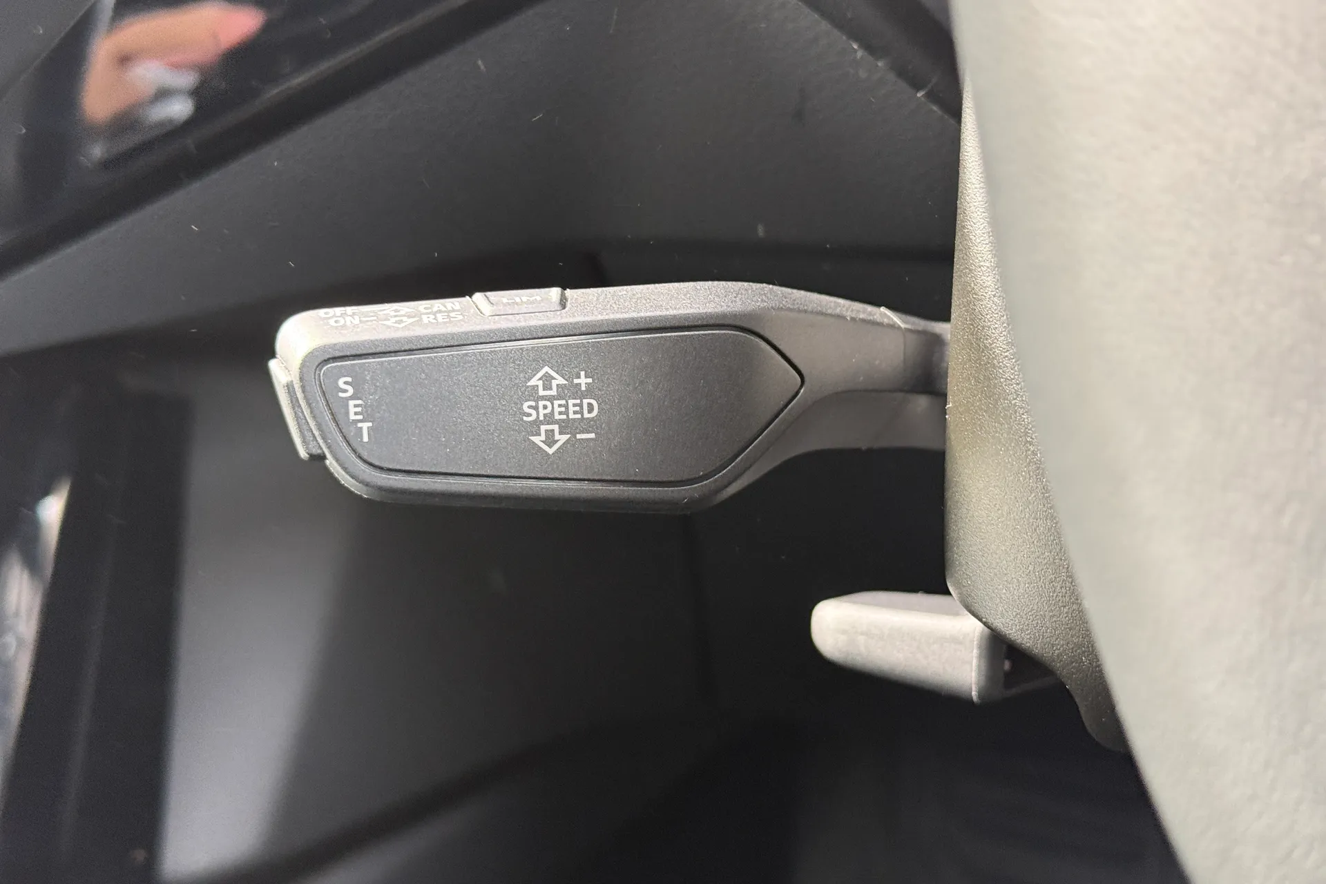 Audi e-tron thumbnail image number 12