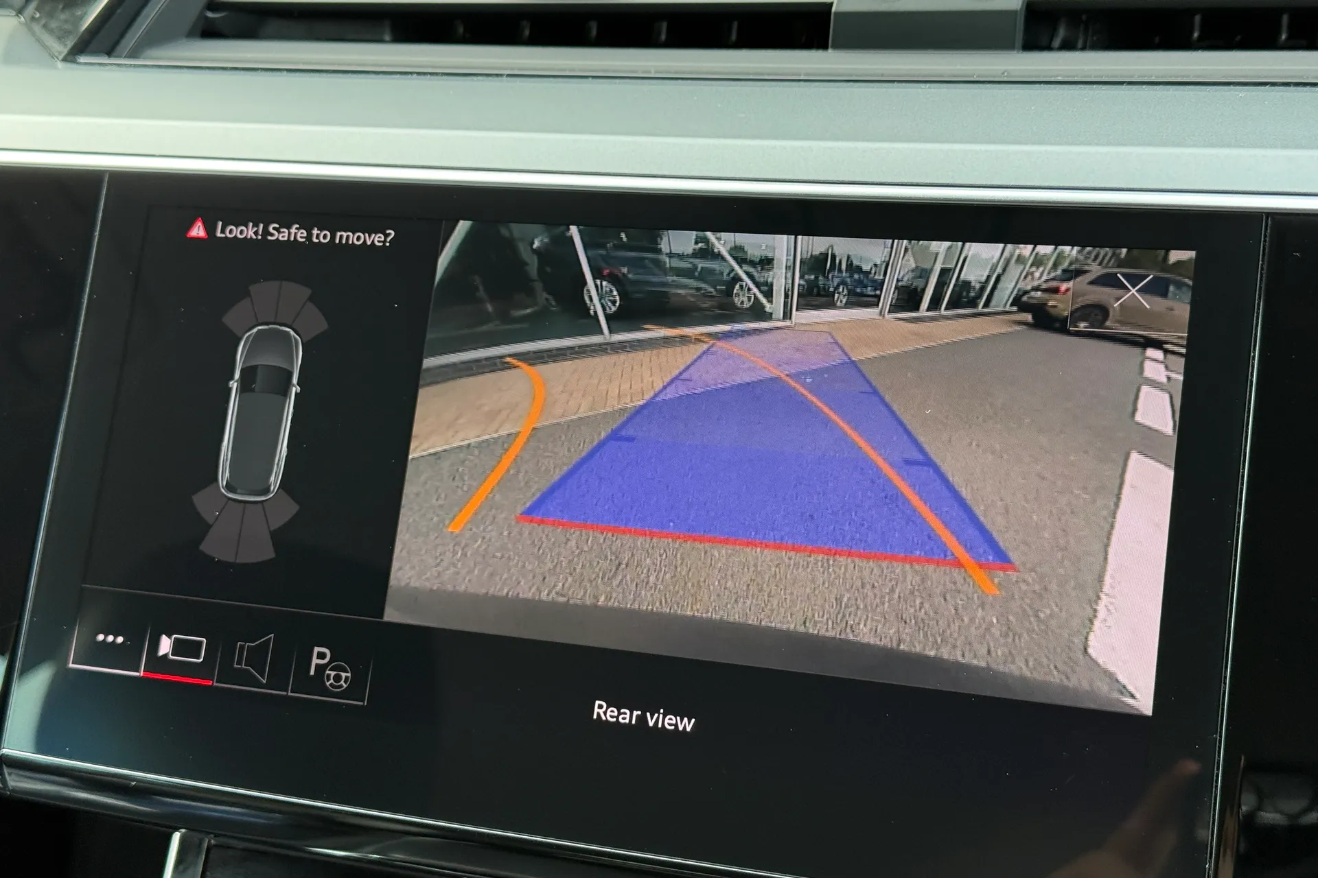 Audi e-tron thumbnail image number 8