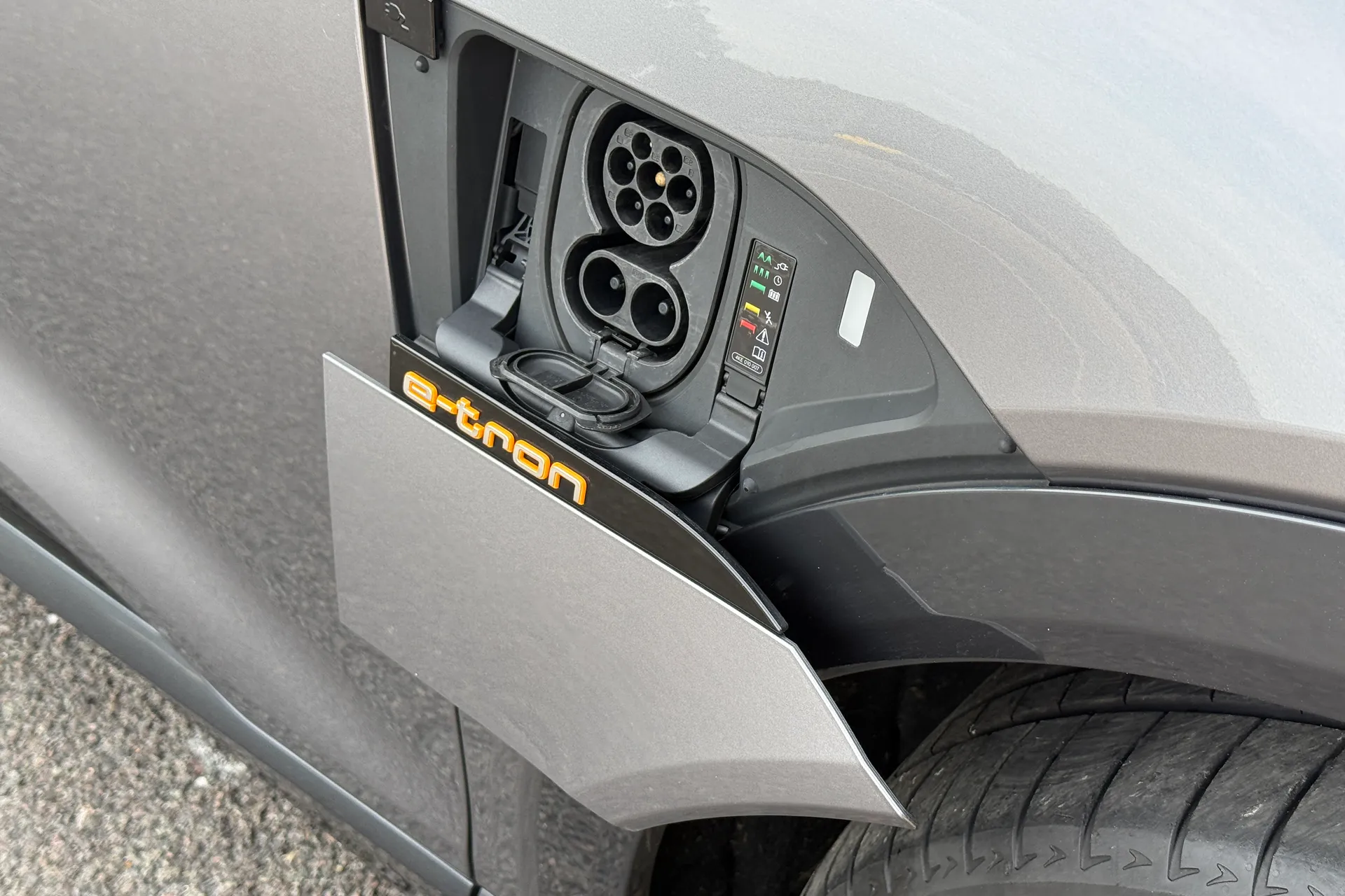 Audi e-tron thumbnail image number 27