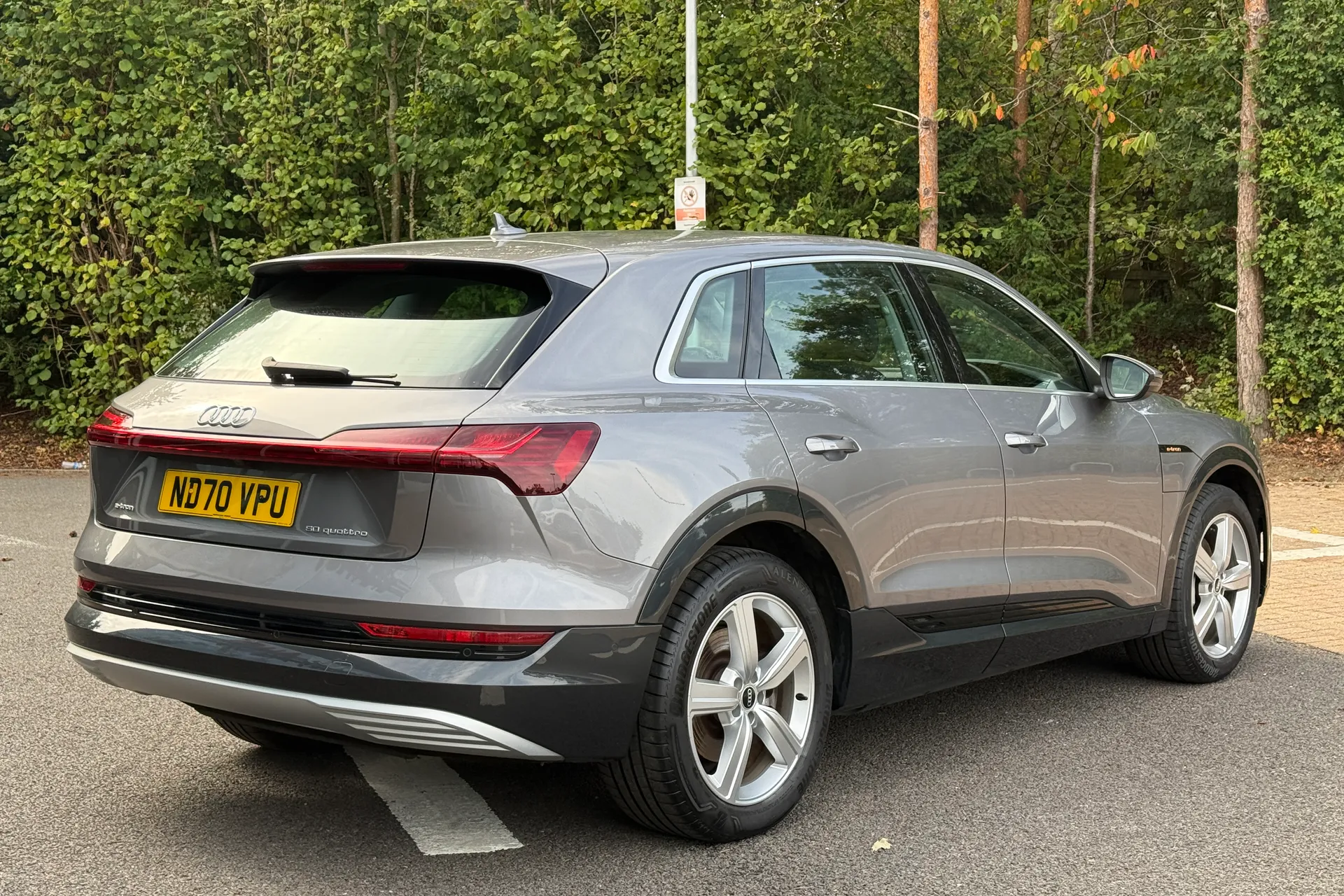 Audi e-tron thumbnail image number 36