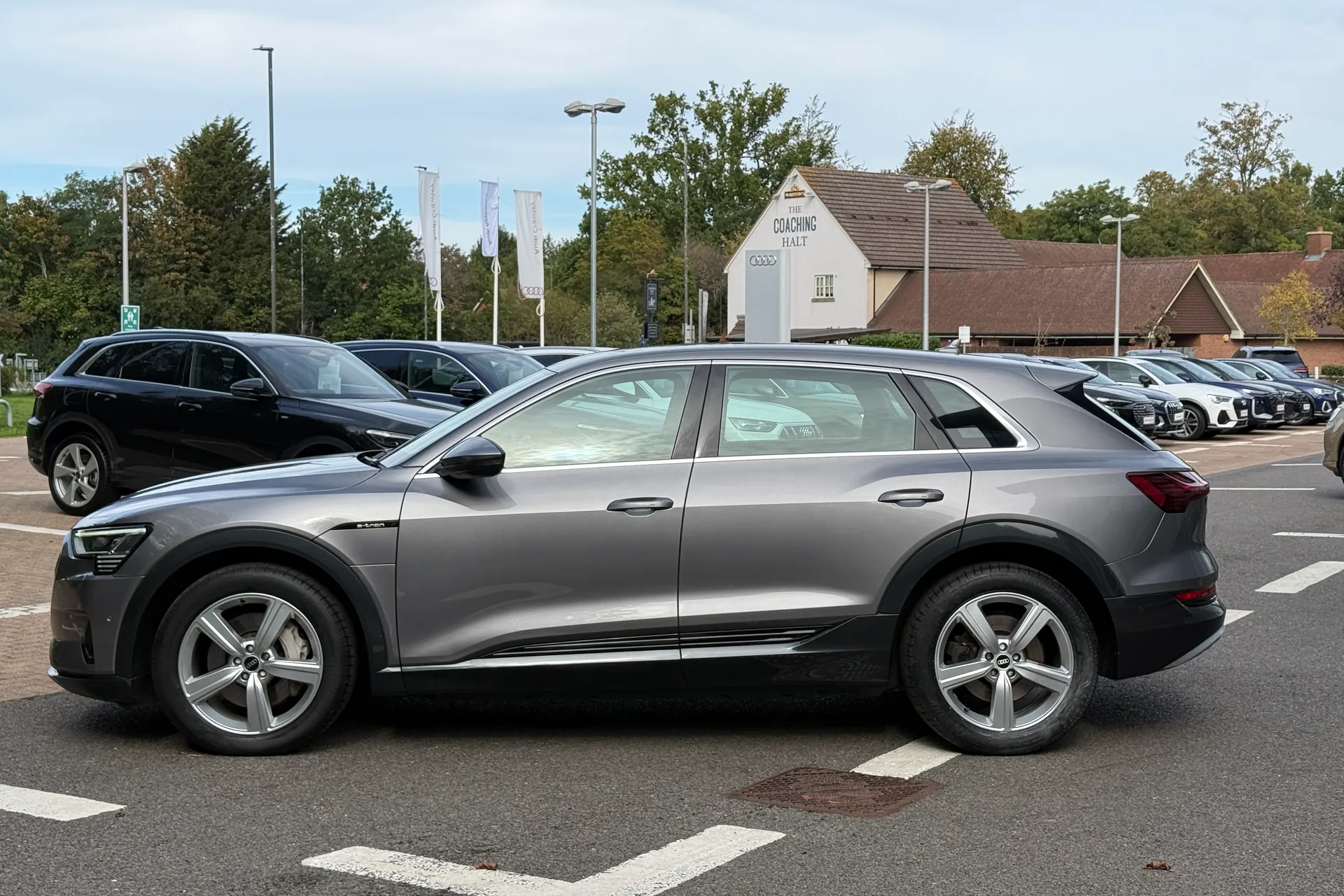Audi e-tron thumbnail image number 42