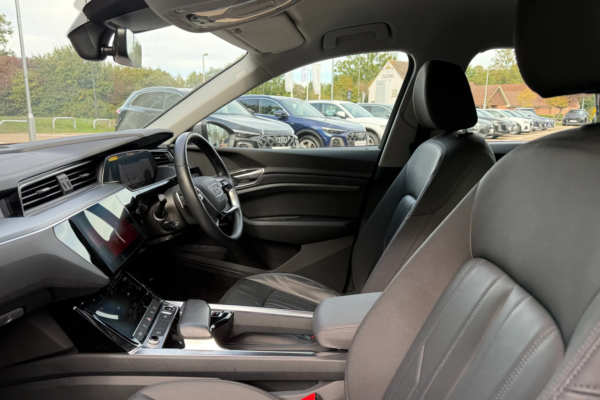 Audi e-tron thumbnail image number 48
