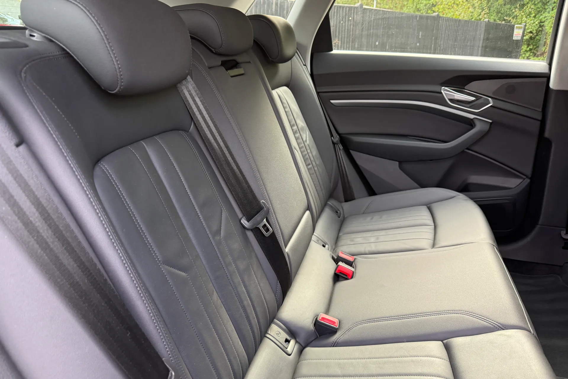Audi e-tron thumbnail image number 28