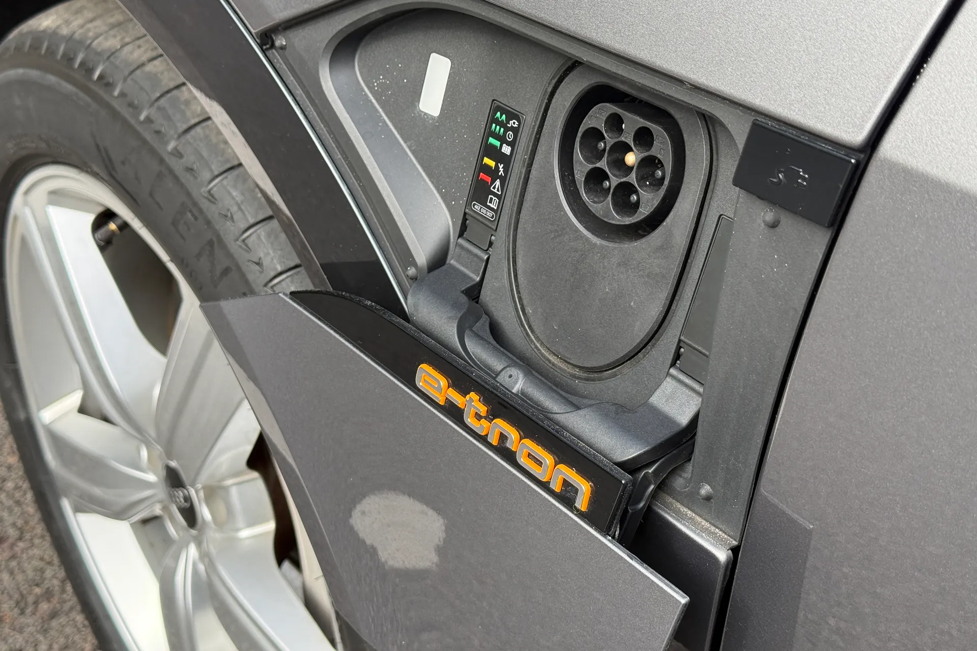 Audi e-tron thumbnail image number 49
