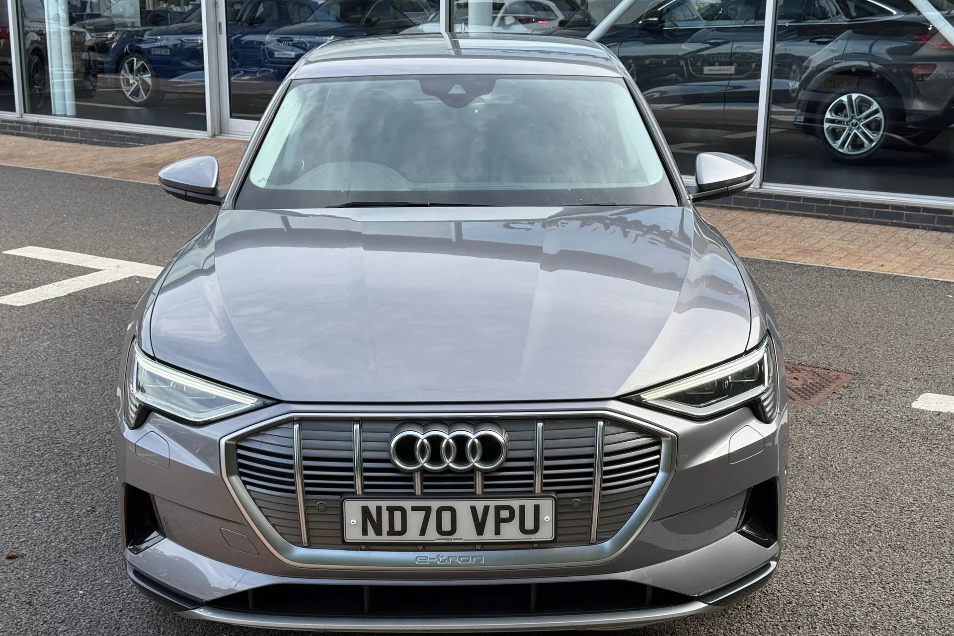 Audi e-tron thumbnail image number 51