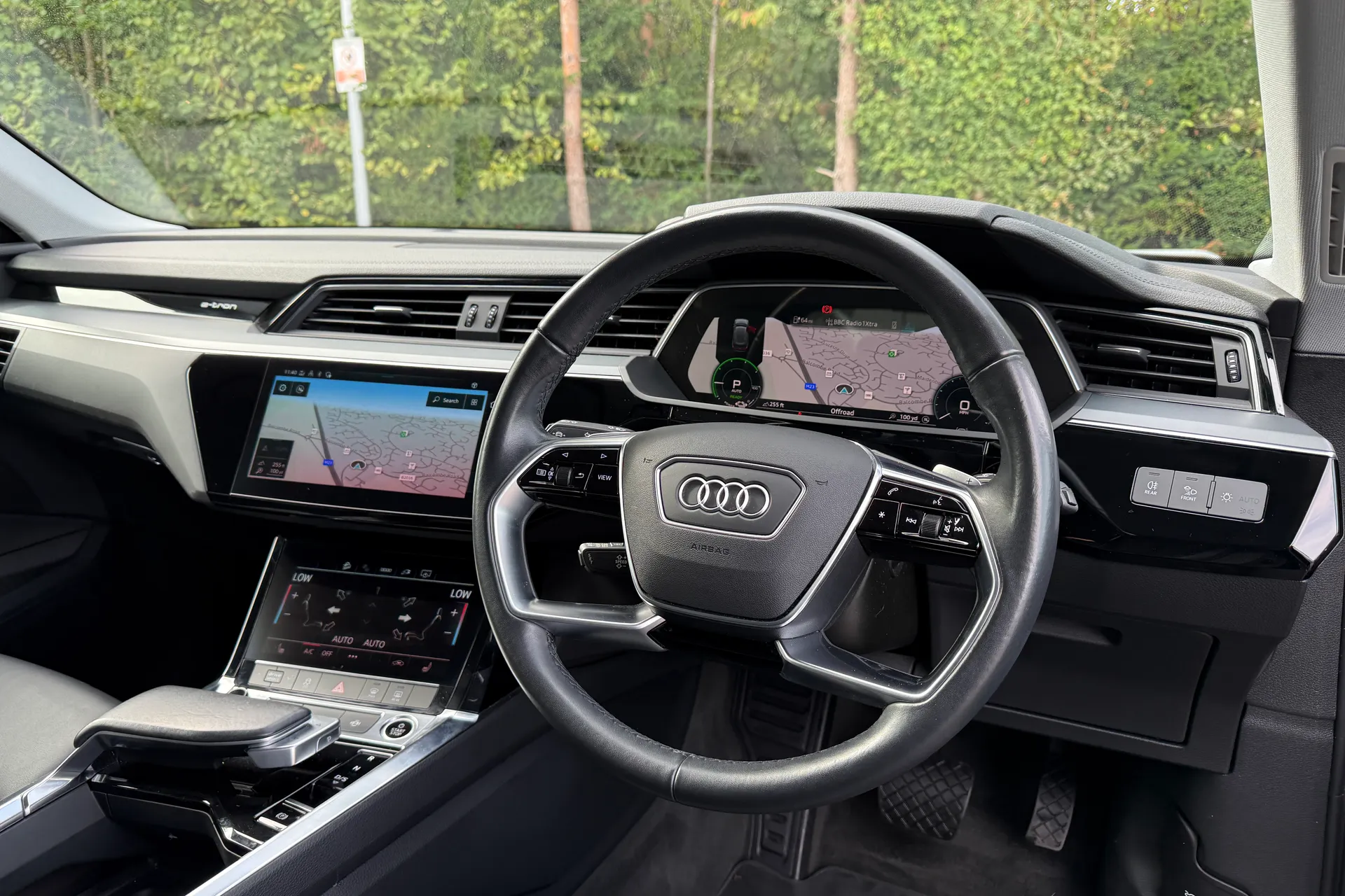 Audi e-tron thumbnail image number 22