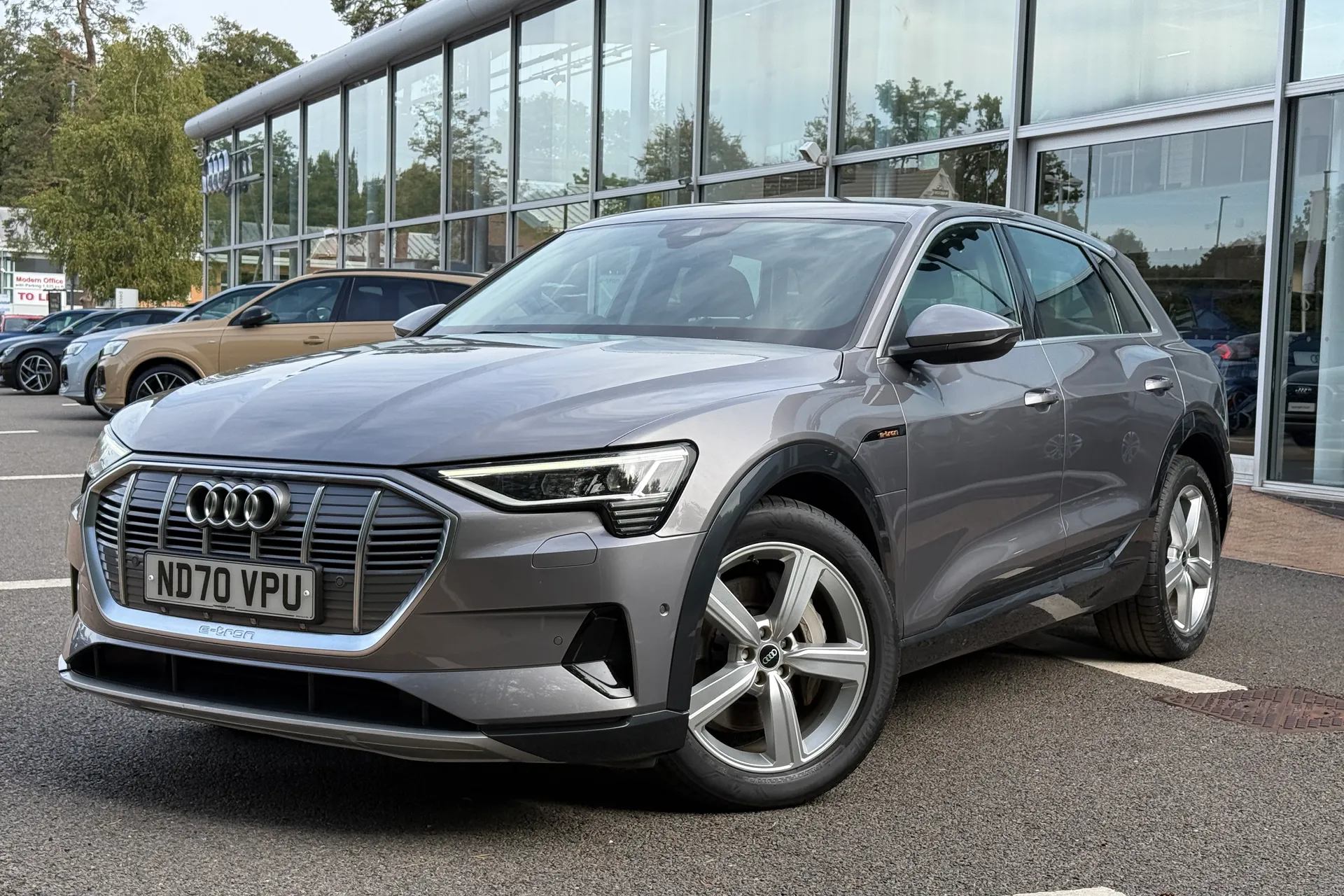 Audi e-tron thumbnail image number 52