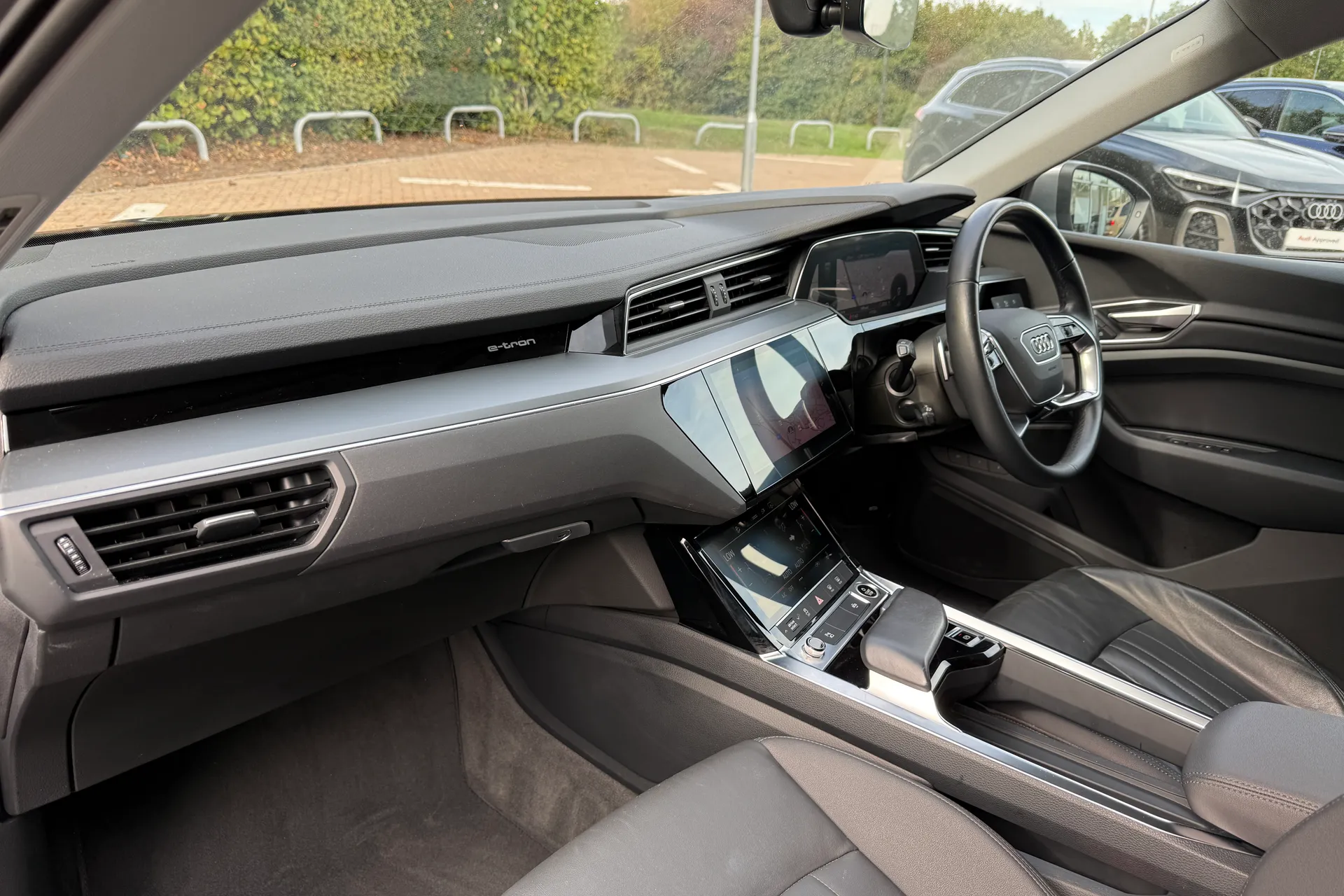 Audi e-tron thumbnail image number 46