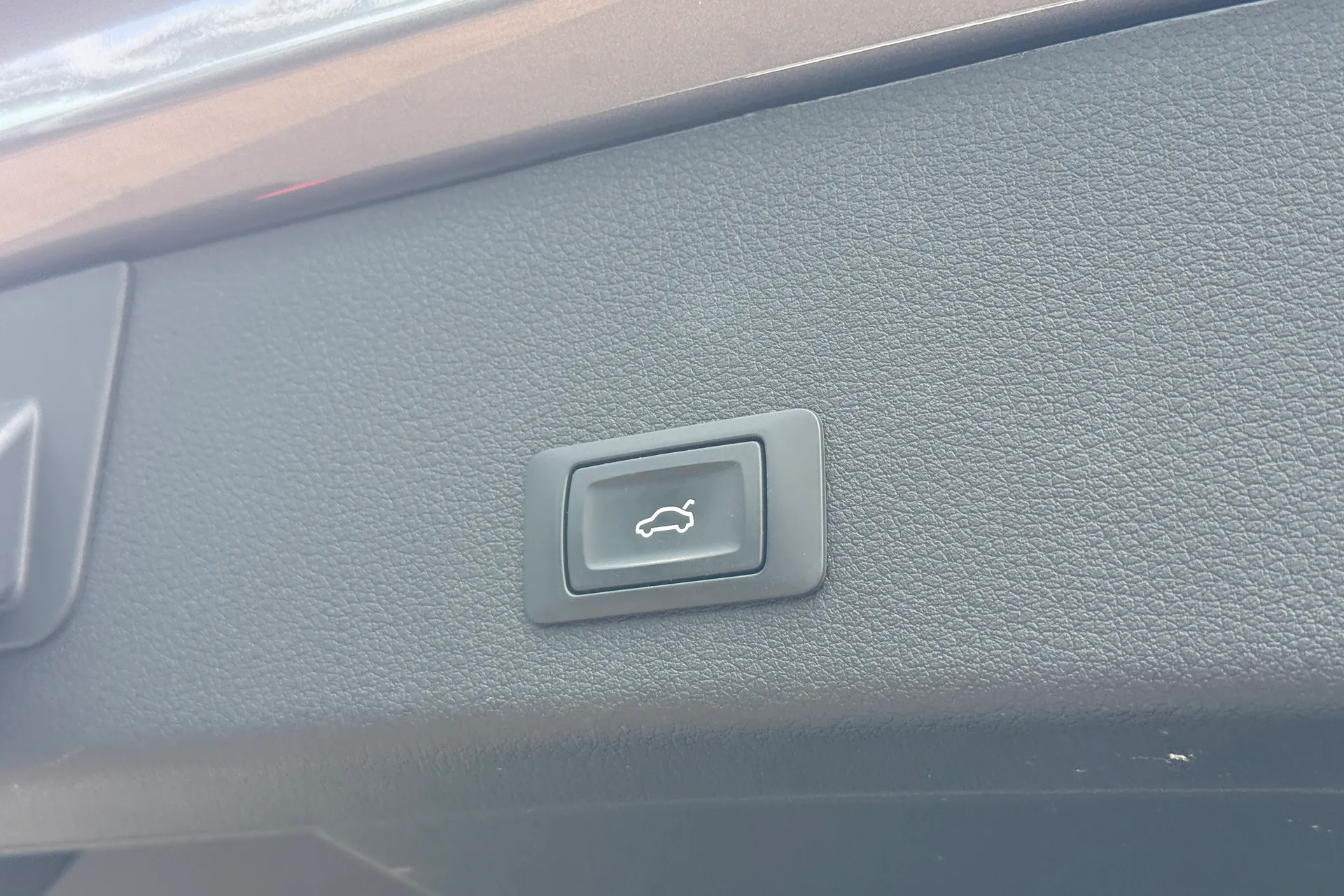 Audi e-tron thumbnail image number 39