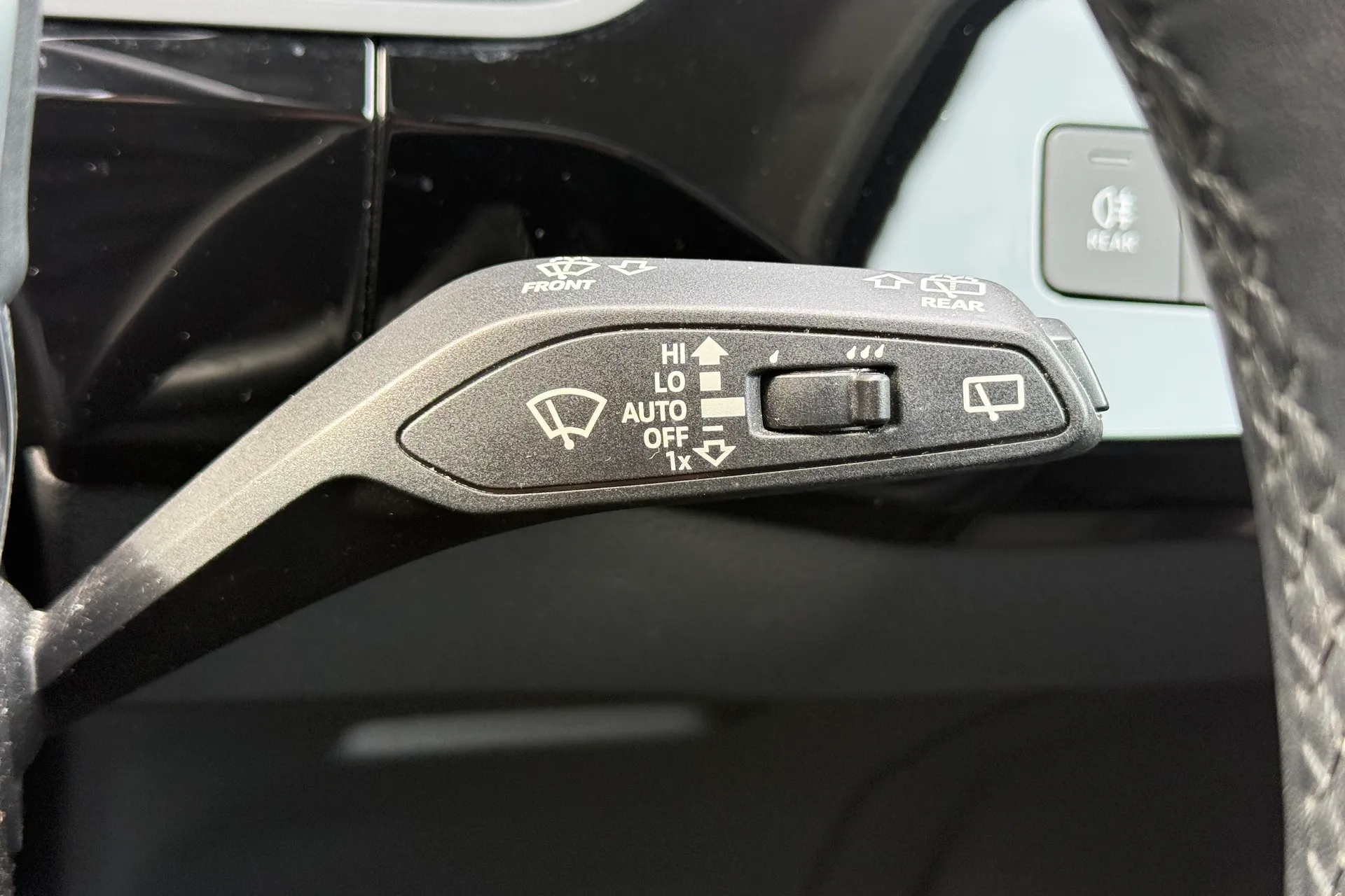 Audi e-tron thumbnail image number 11