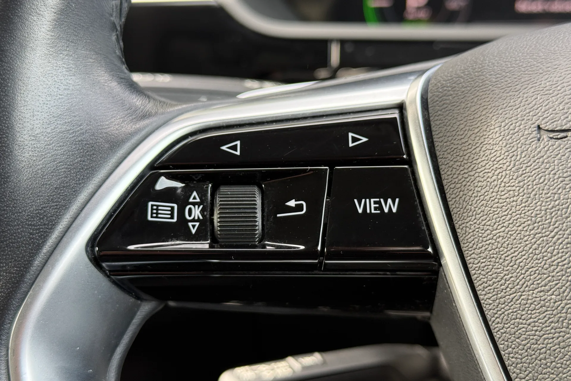 Audi e-tron thumbnail image number 13