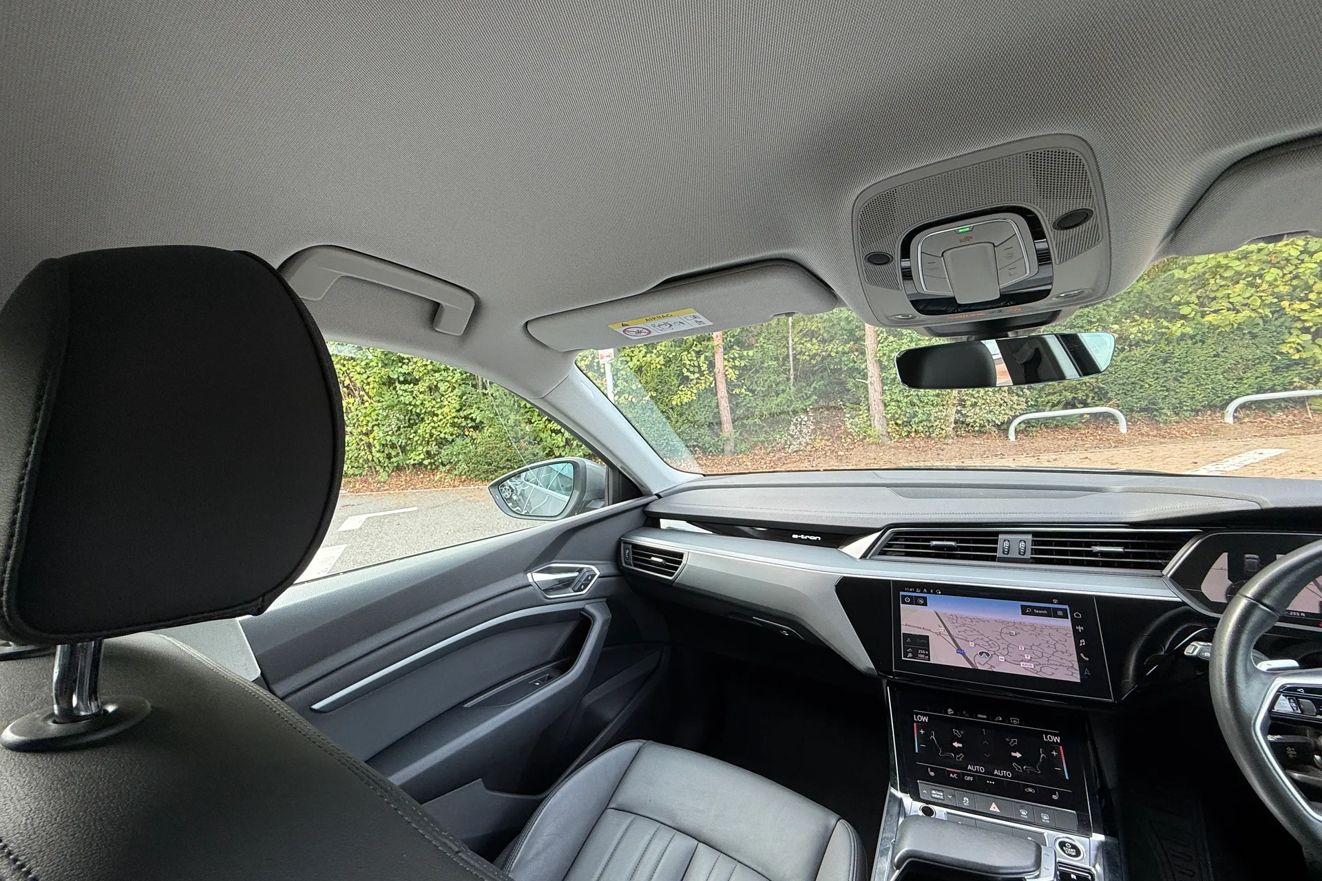 Audi e-tron thumbnail image number 32