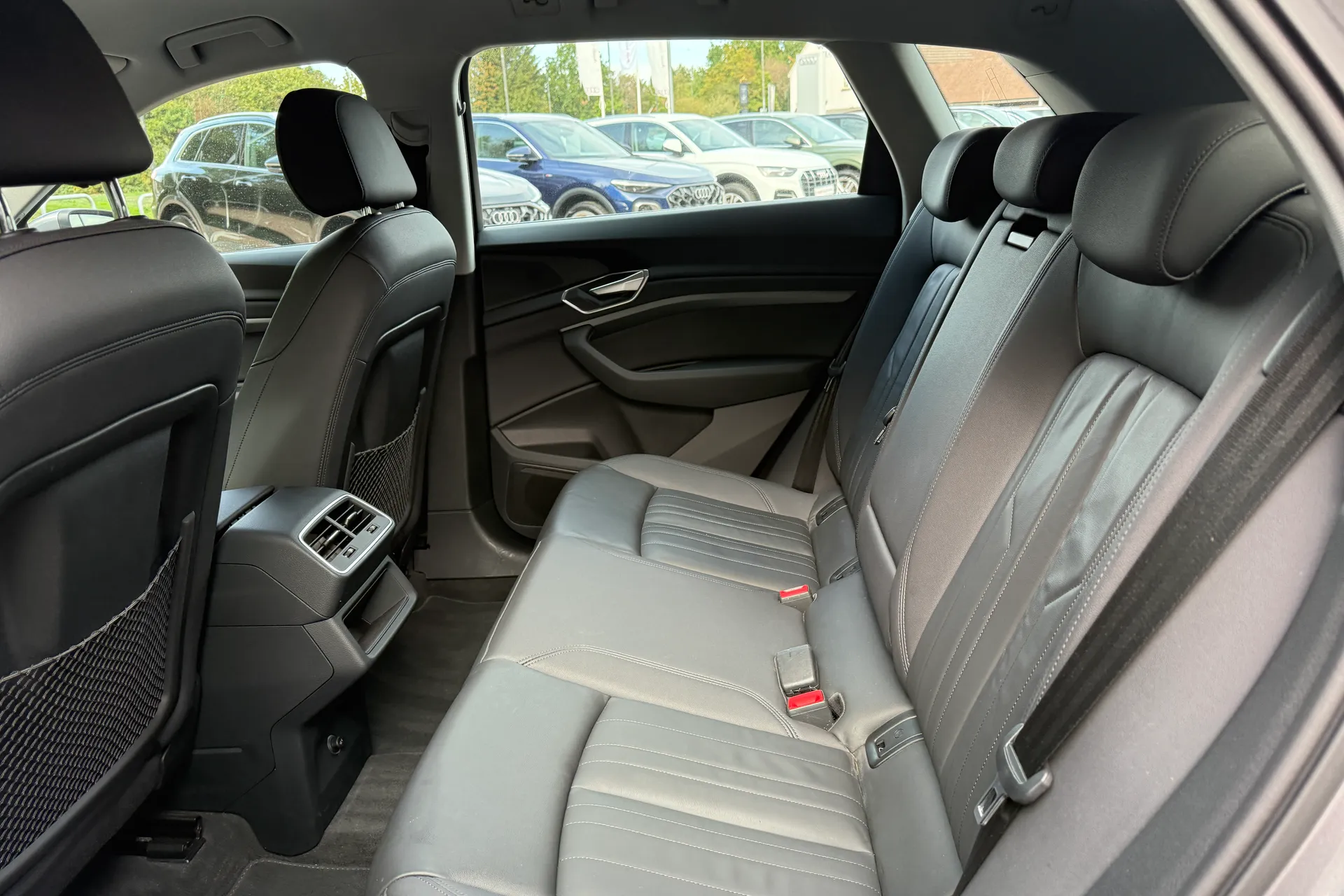 Audi e-tron thumbnail image number 45
