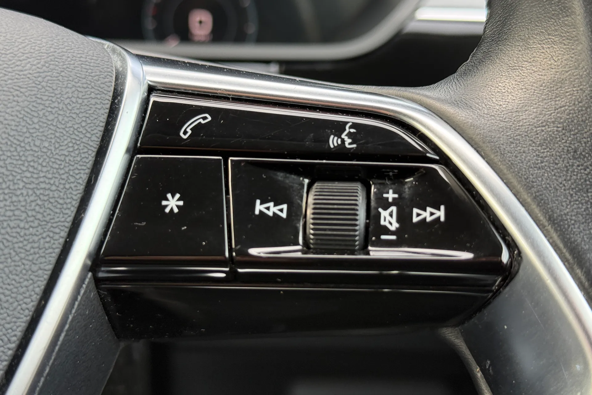 Audi e-tron thumbnail image number 14