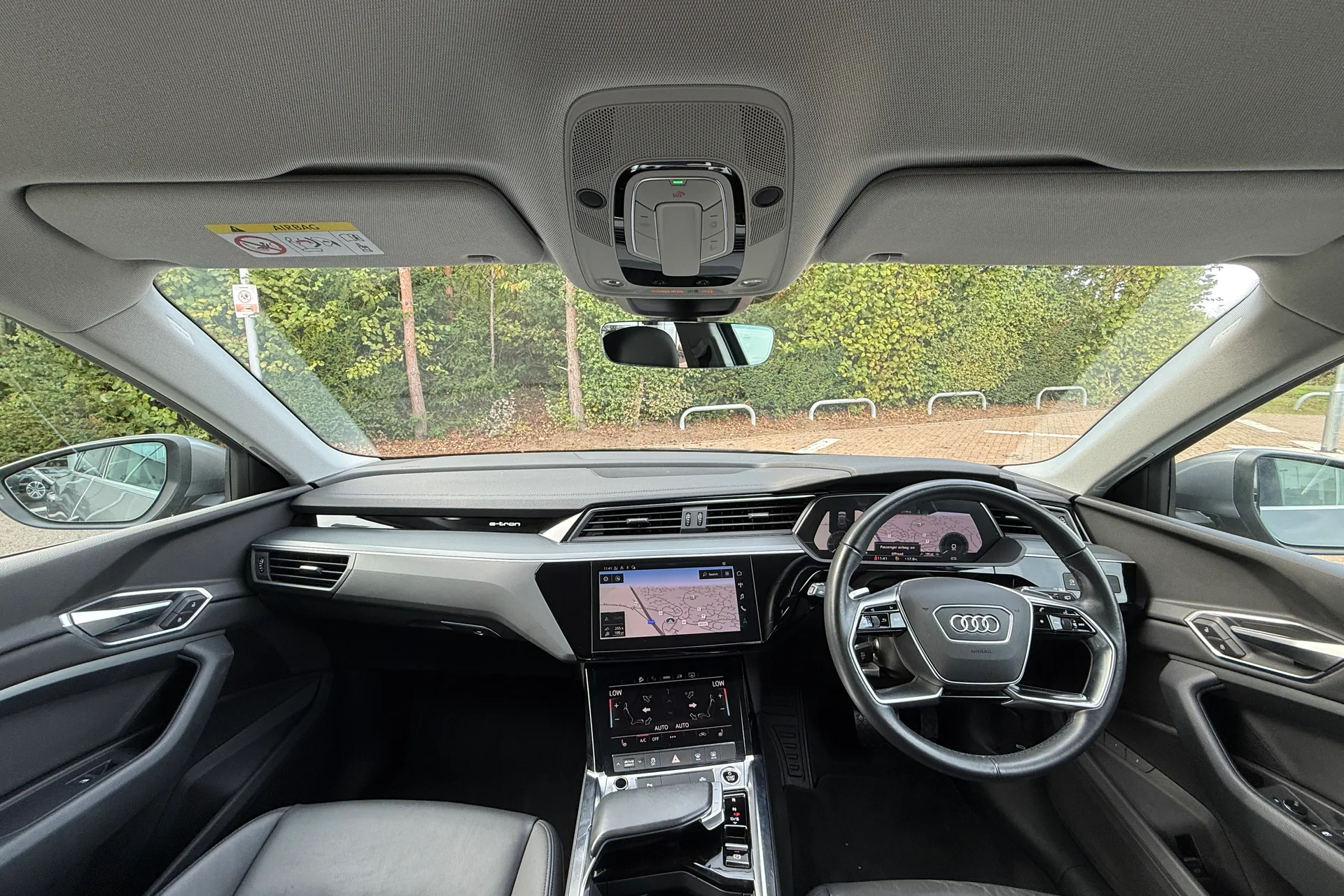 Audi e-tron thumbnail image number 31