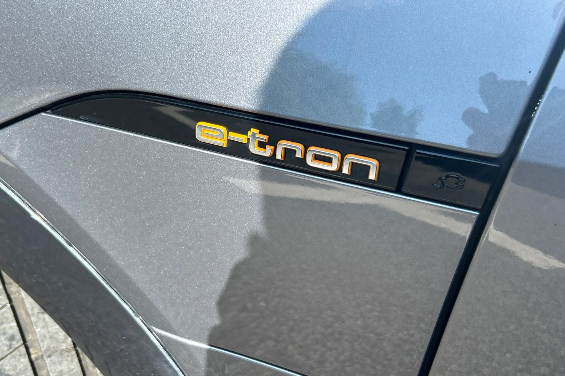 Audi e-tron thumbnail image number 17