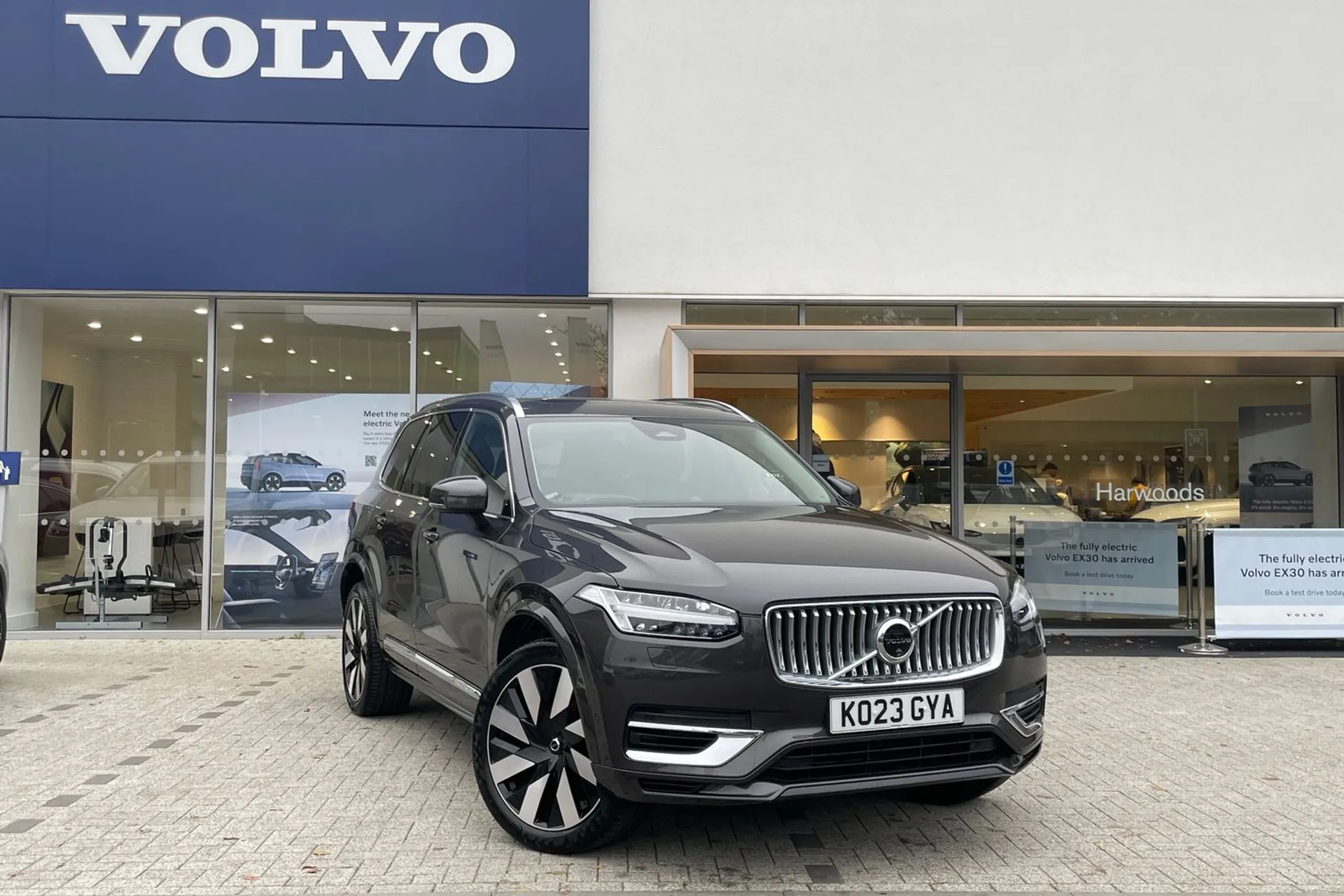 Volvo XC90 focused image