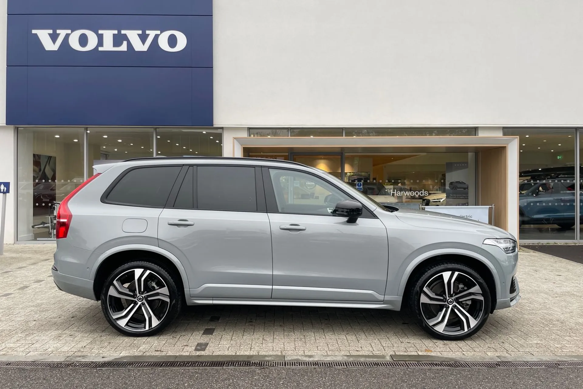 Volvo XC90 thumbnail image number 2