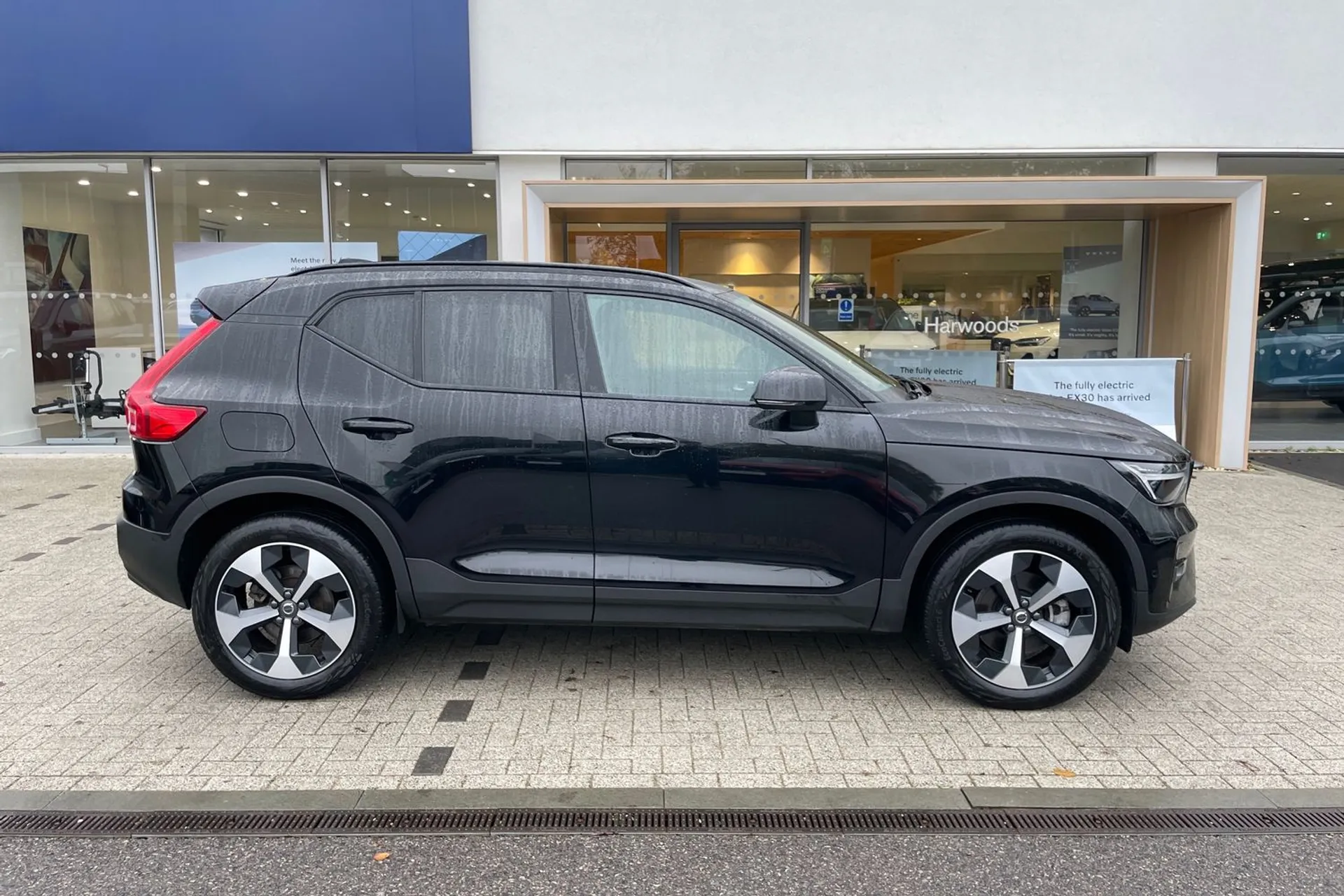 Volvo XC40 thumbnail image number 2