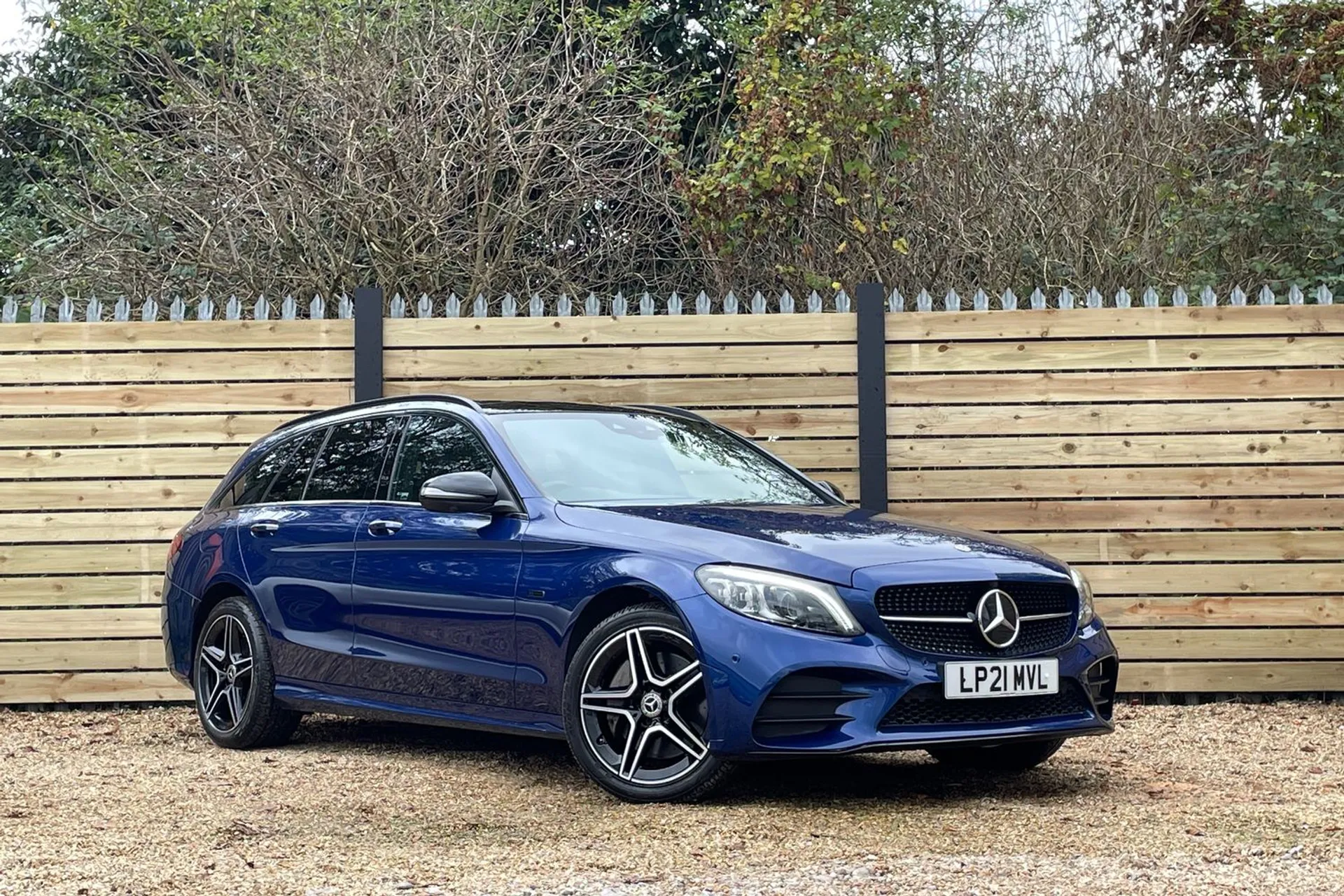 MERCEDES-BENZ C CLASS focused image