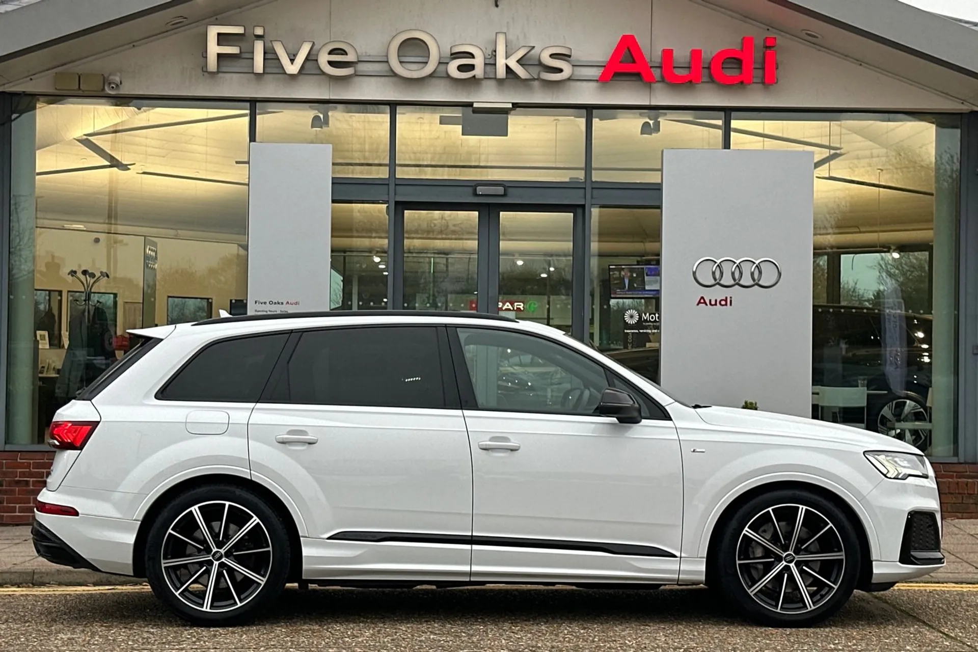 Audi Q7 thumbnail image number 2