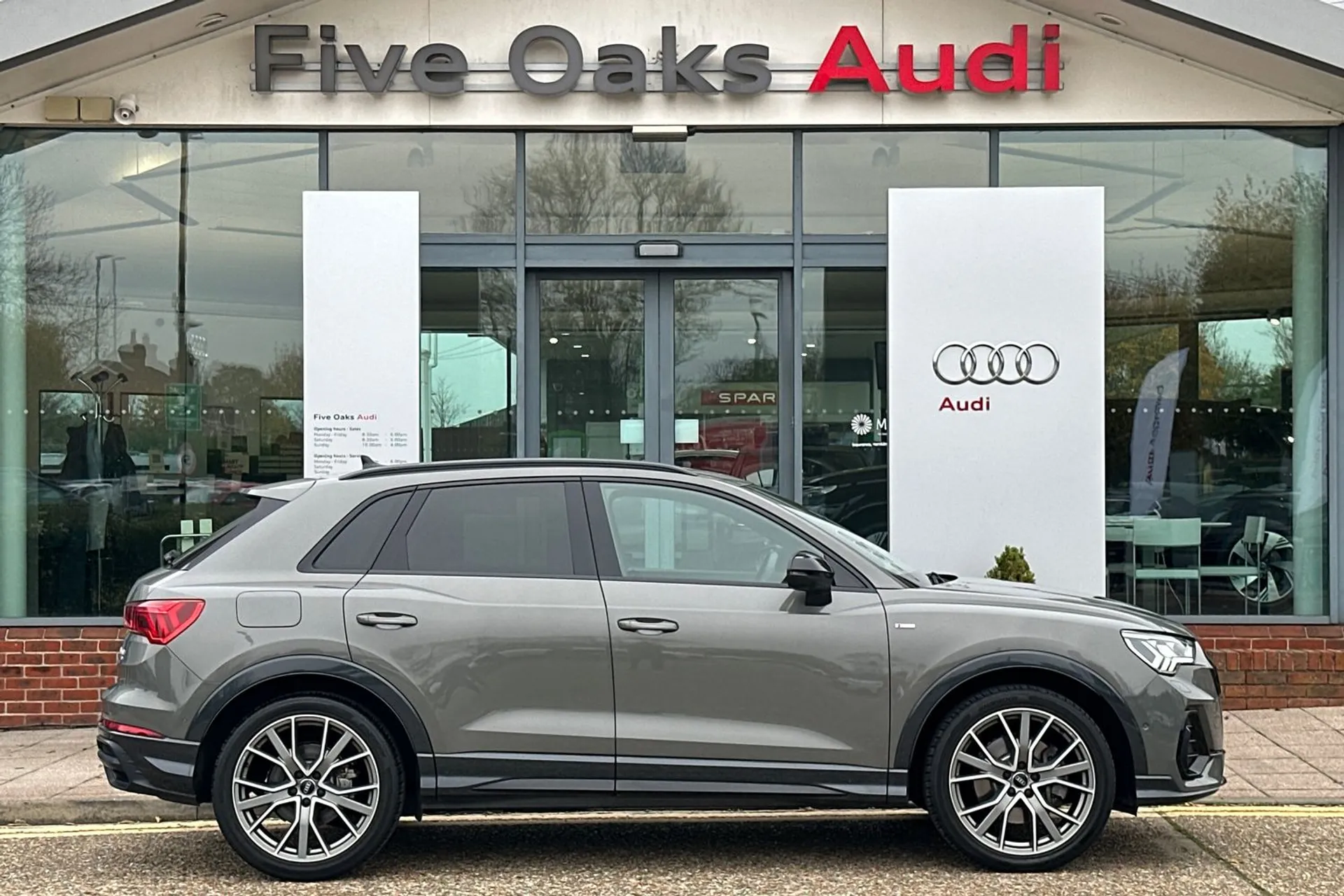 Audi Q3 thumbnail image number 2