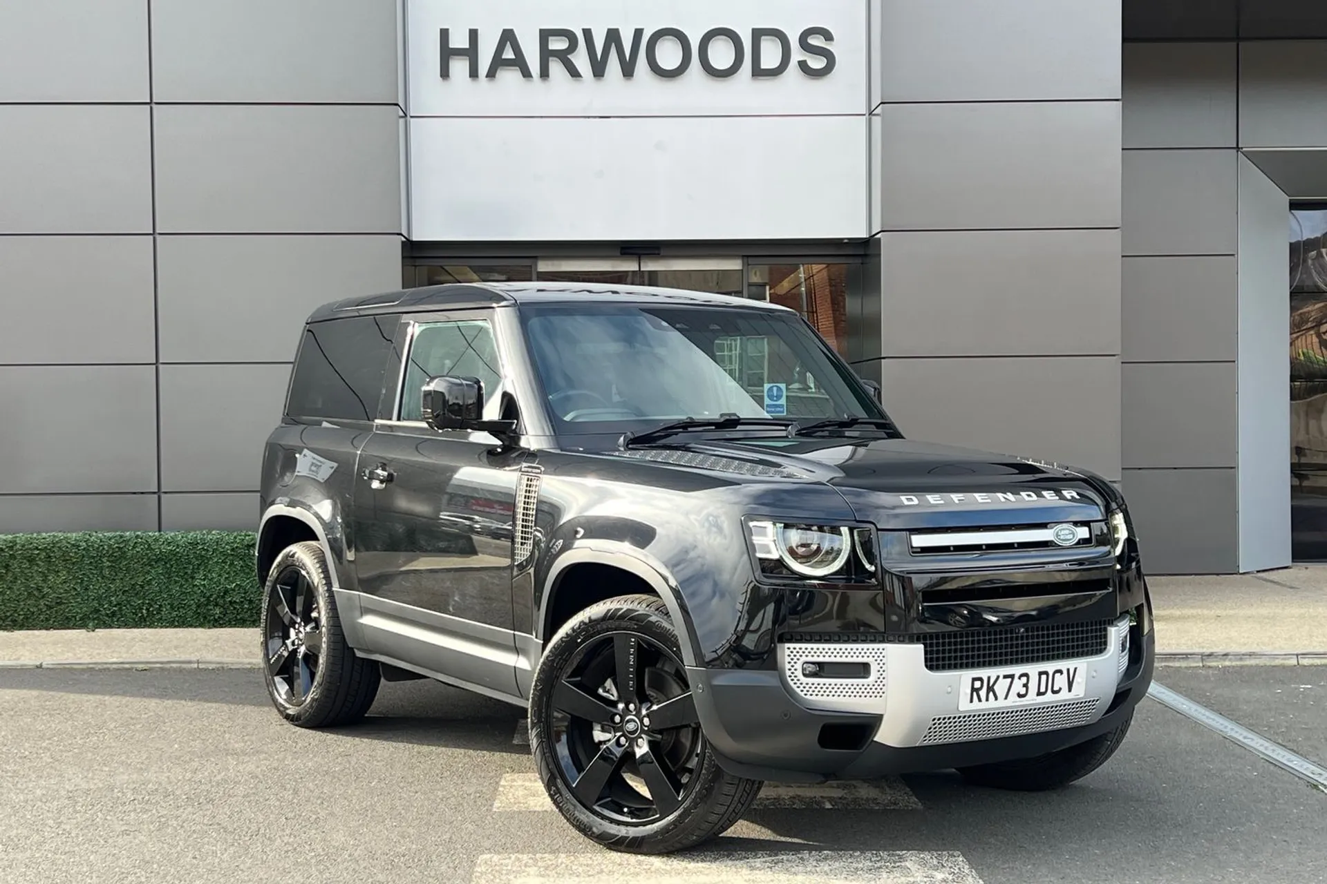 LAND ROVER DEFENDER focused image