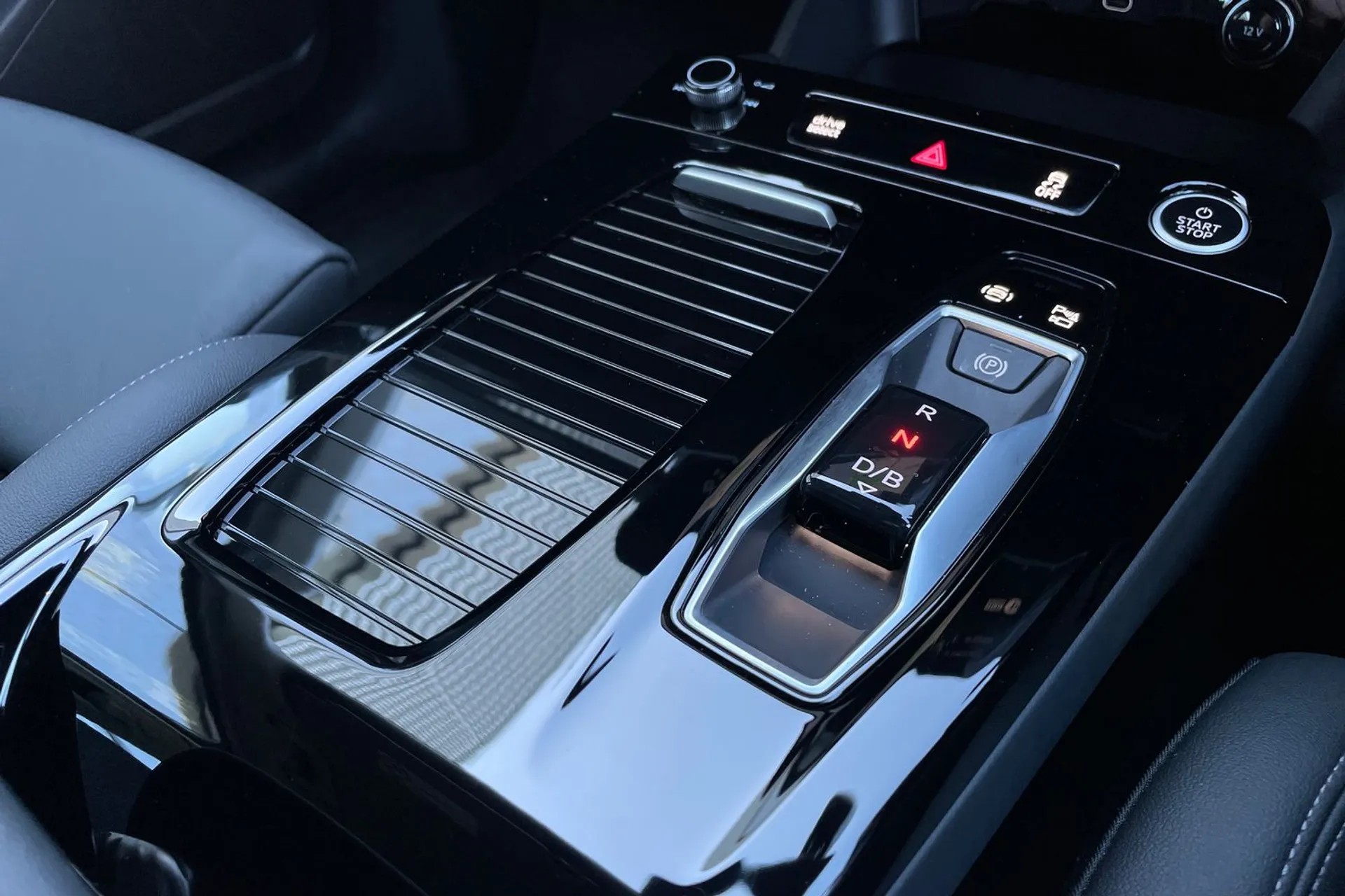 Audi Q6 thumbnail image number 27