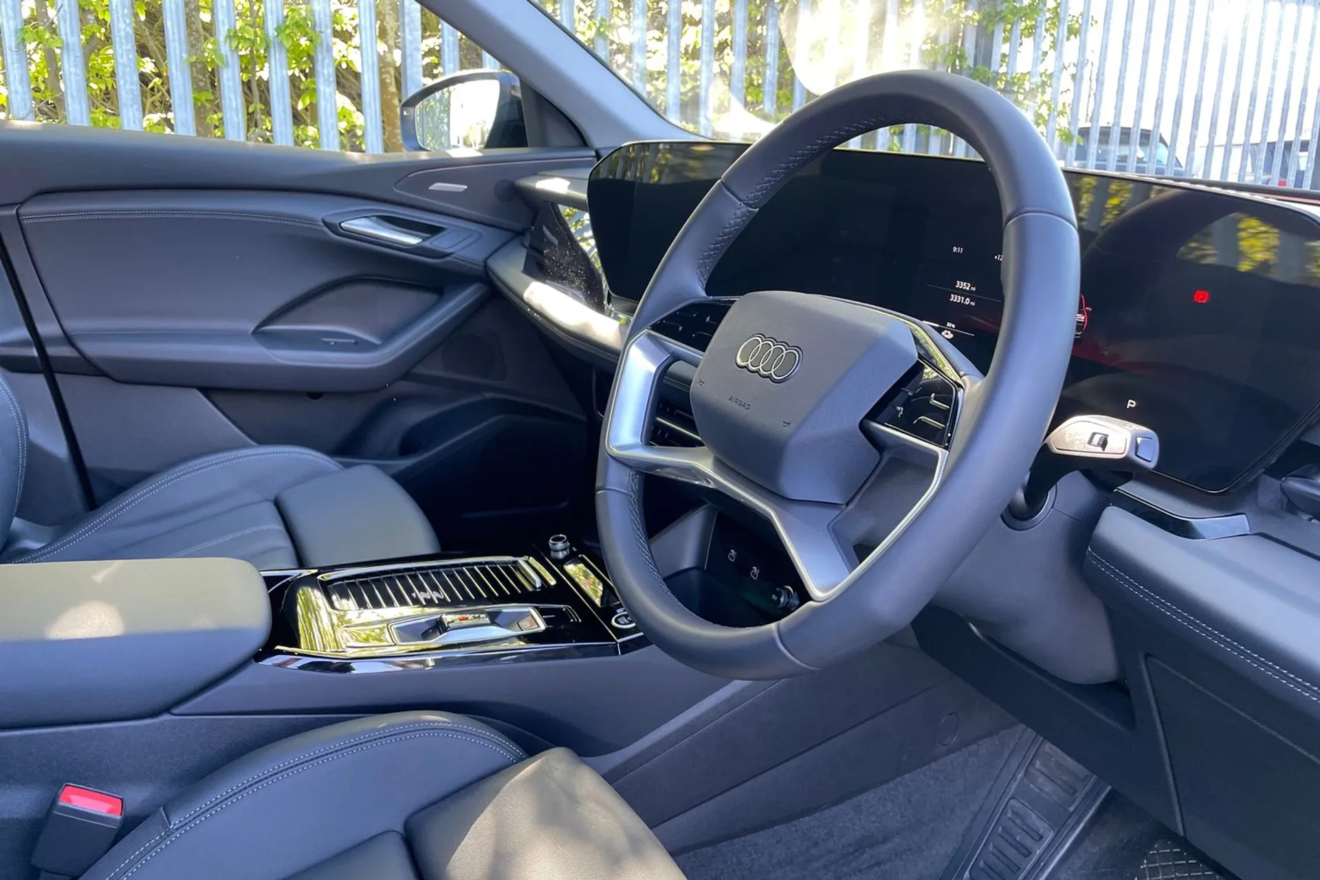 Audi Q6 thumbnail image number 24
