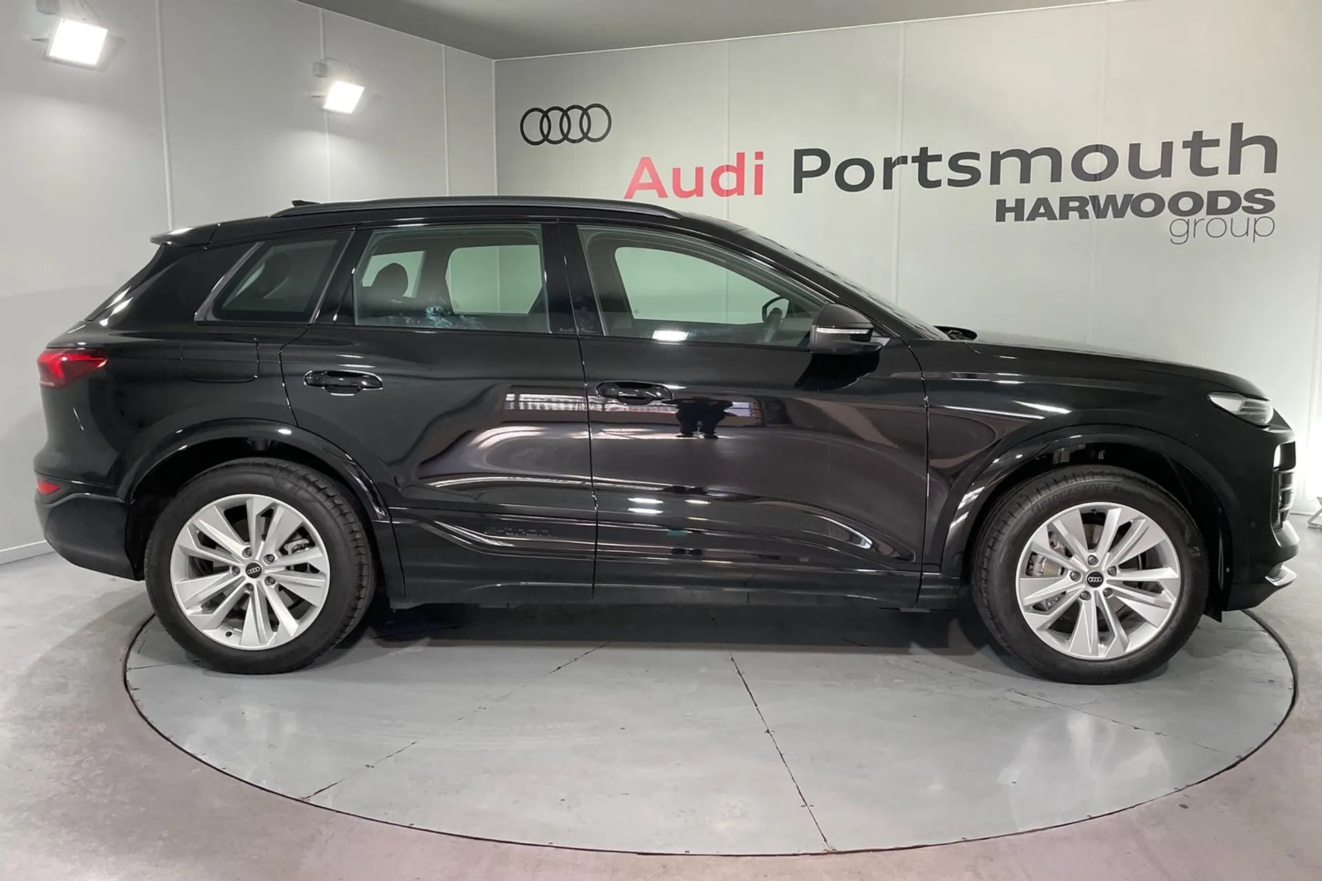 Audi Q6 thumbnail image number 2