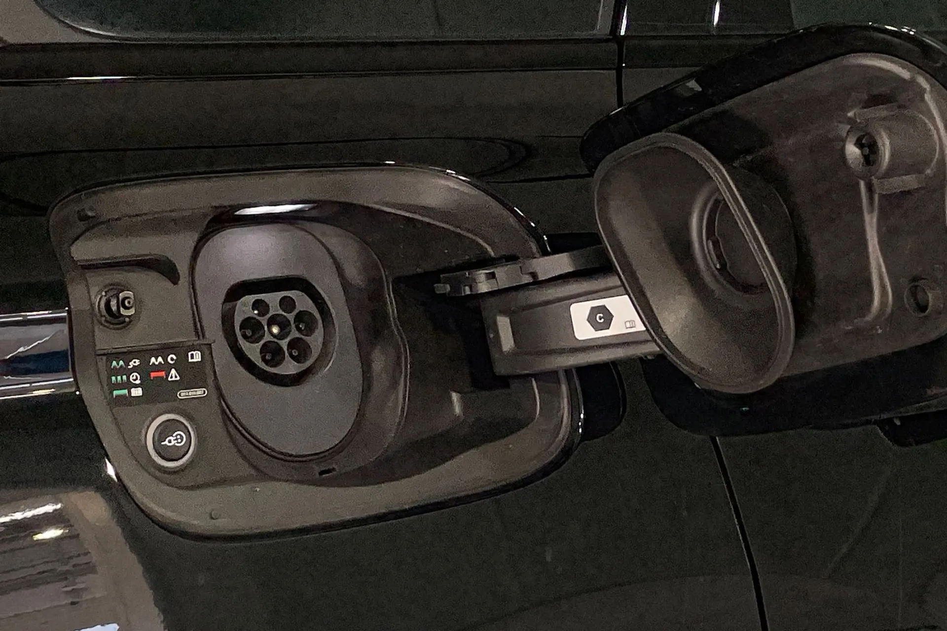 Audi Q6 thumbnail image number 16